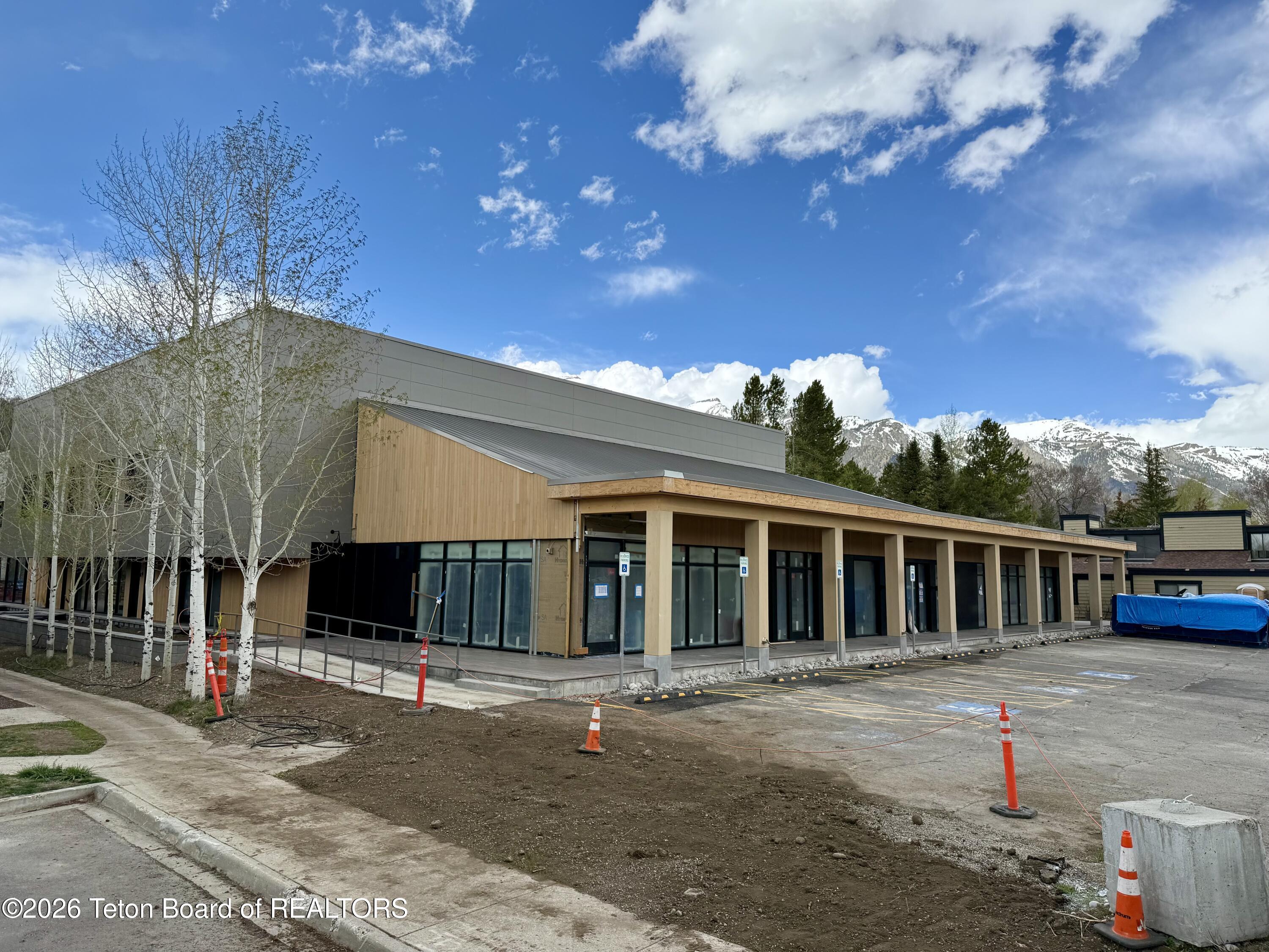 4030 W LAKE CREEK Drive 1