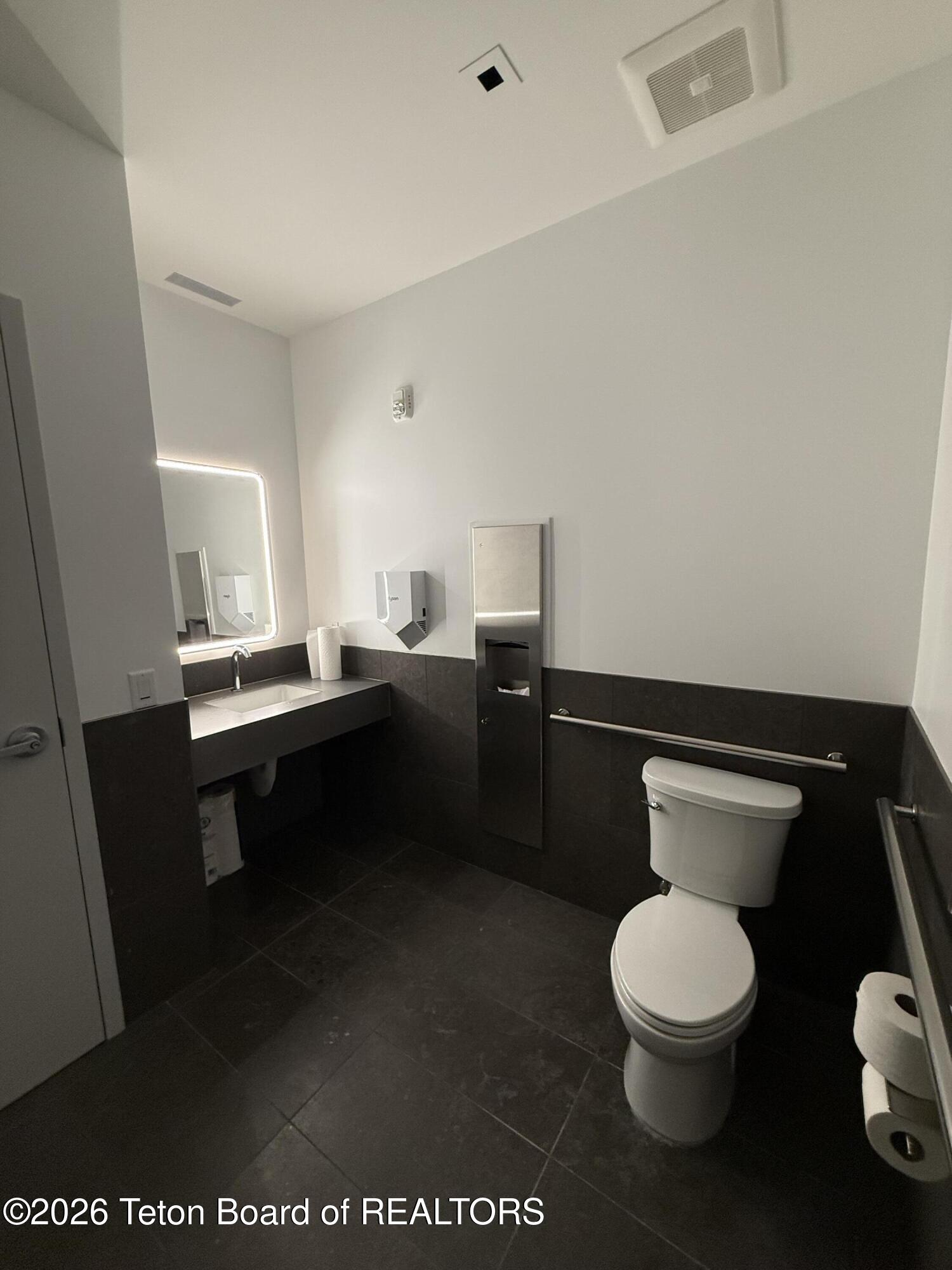 4030 W LAKE CREEK Drive 4