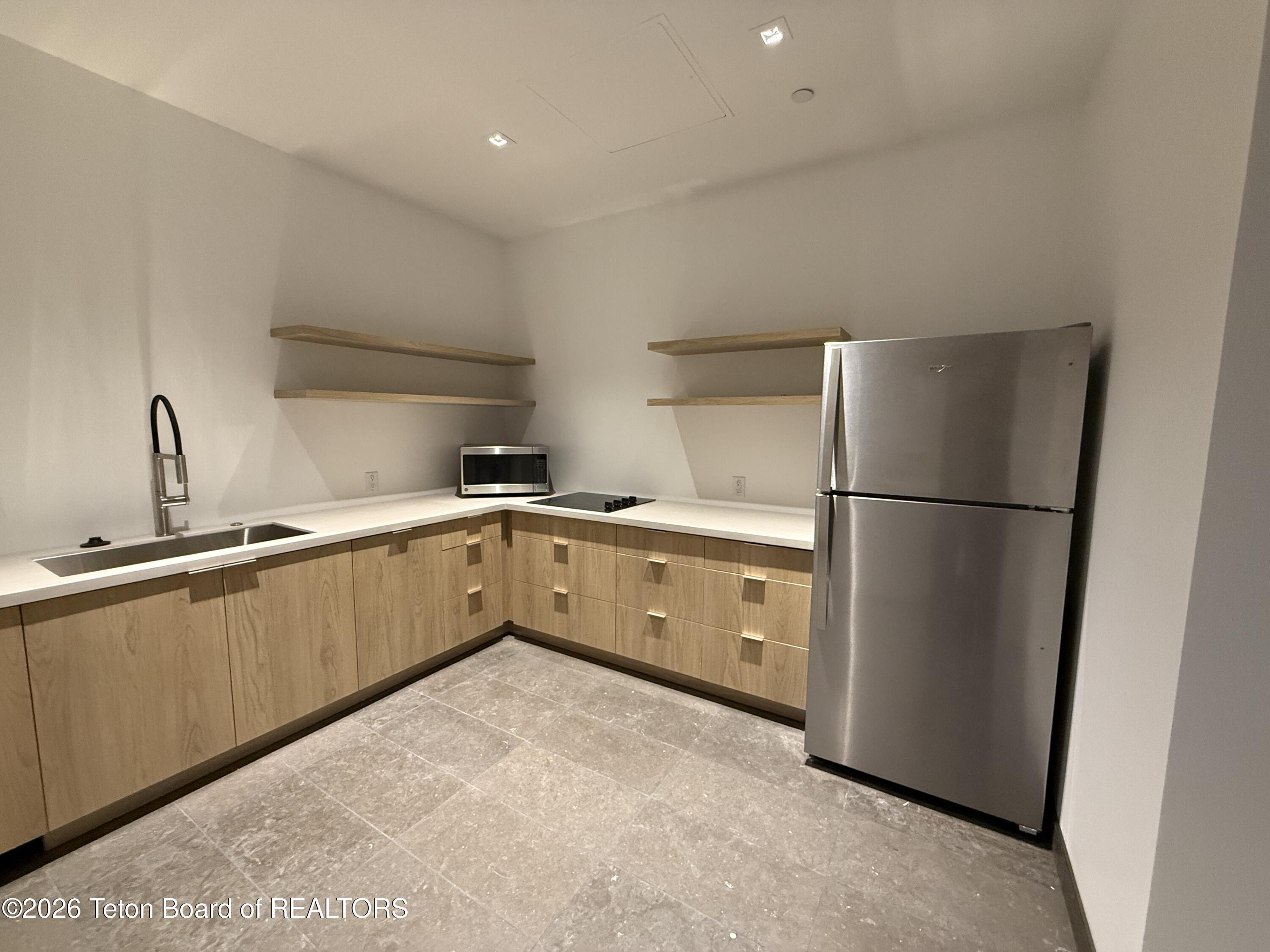 4030 W LAKE CREEK Drive 4