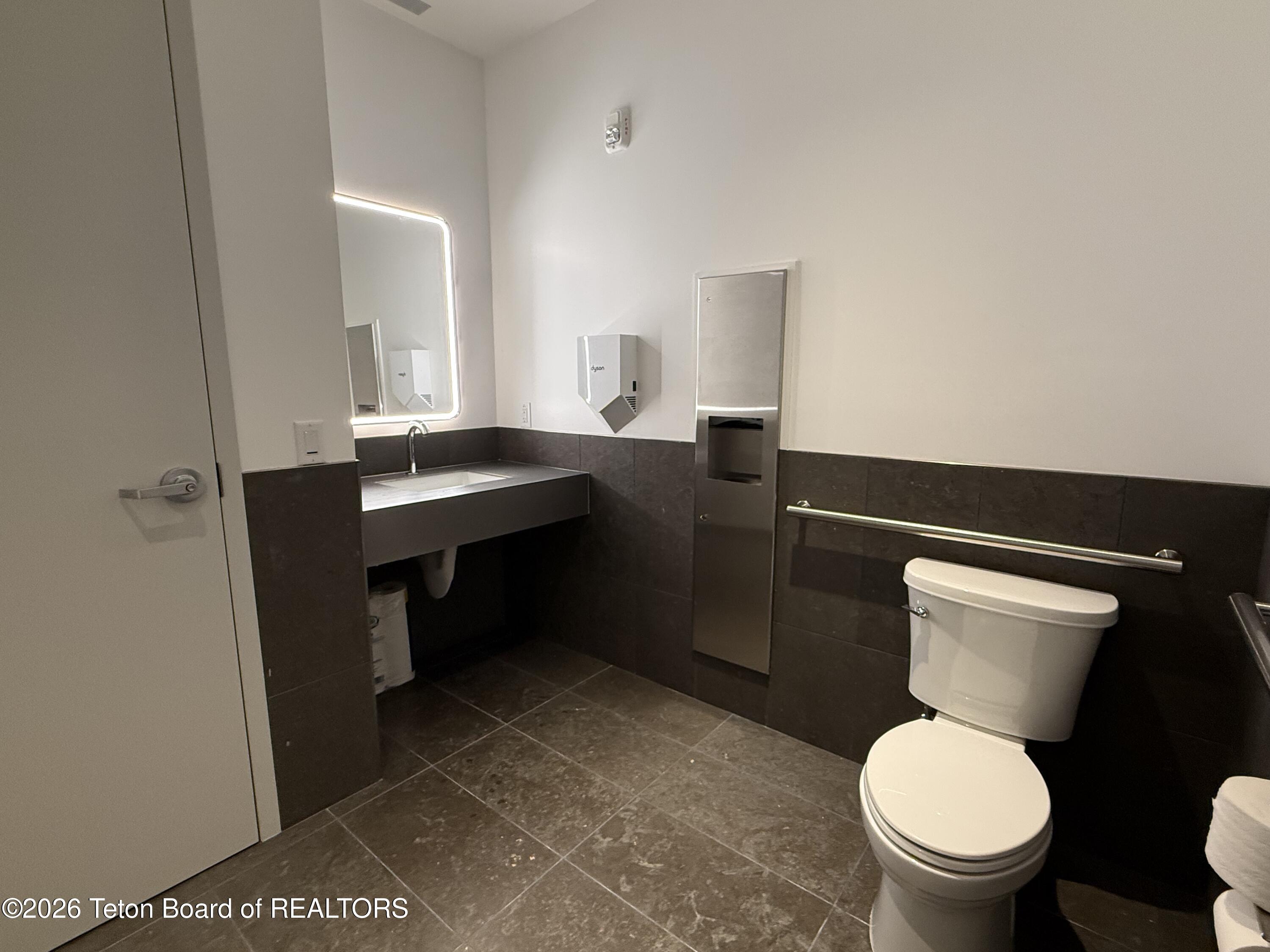 4030 W LAKE CREEK Drive 3