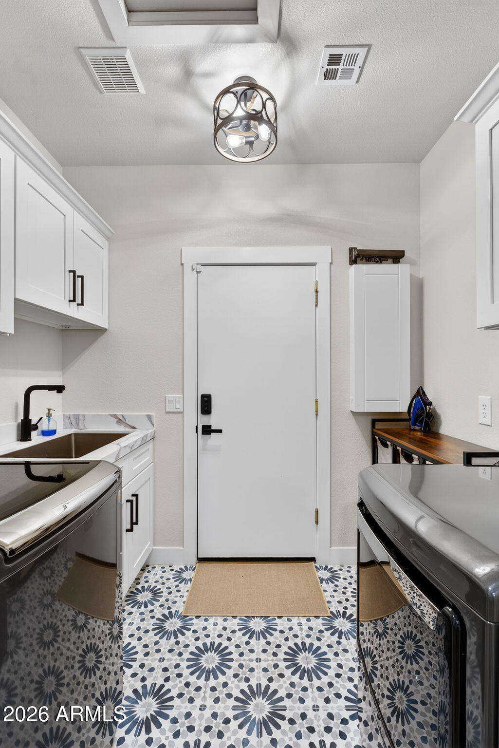 6018 E SMOKEHOUSE Trail