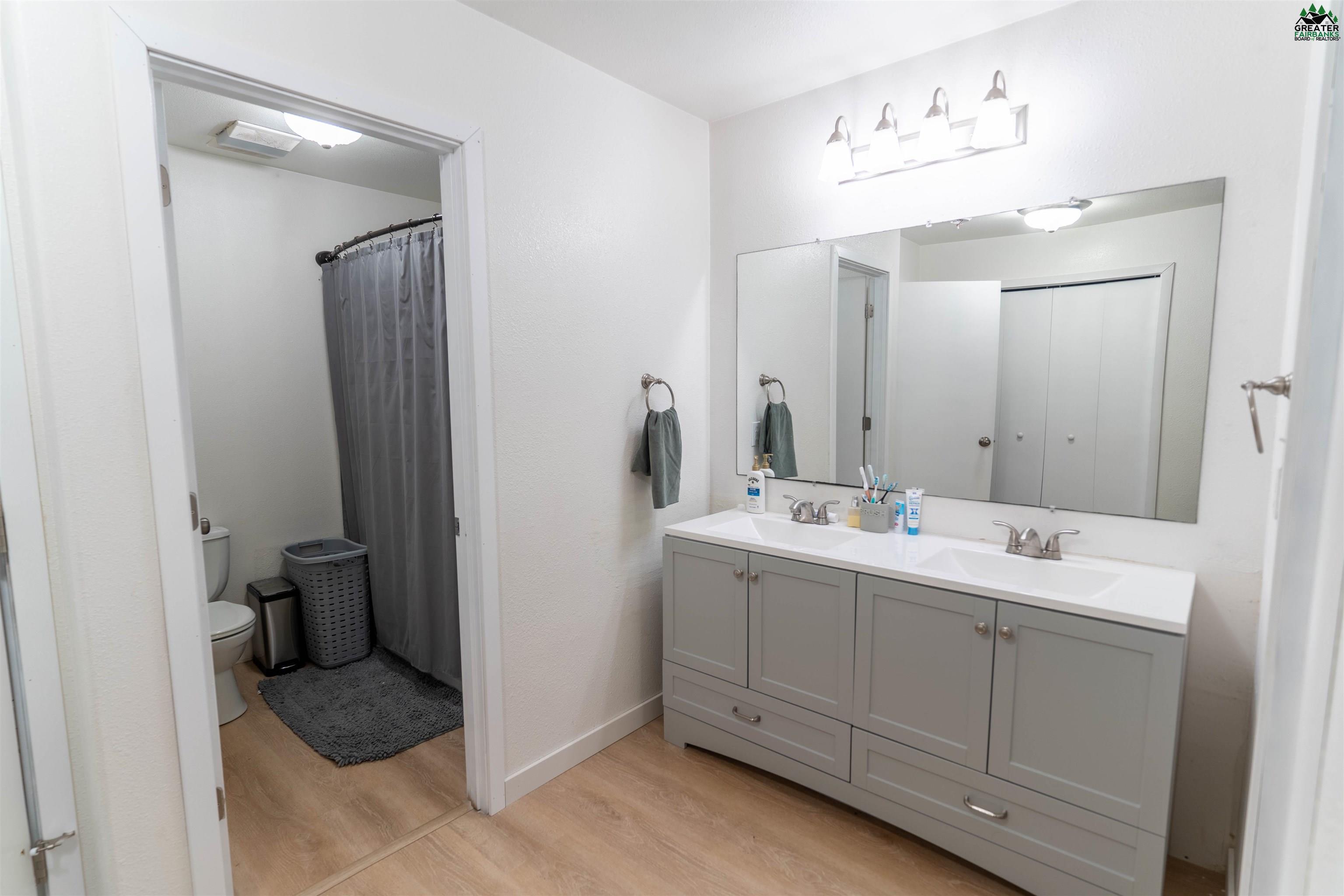 1160 CHIMING BELLS COURT