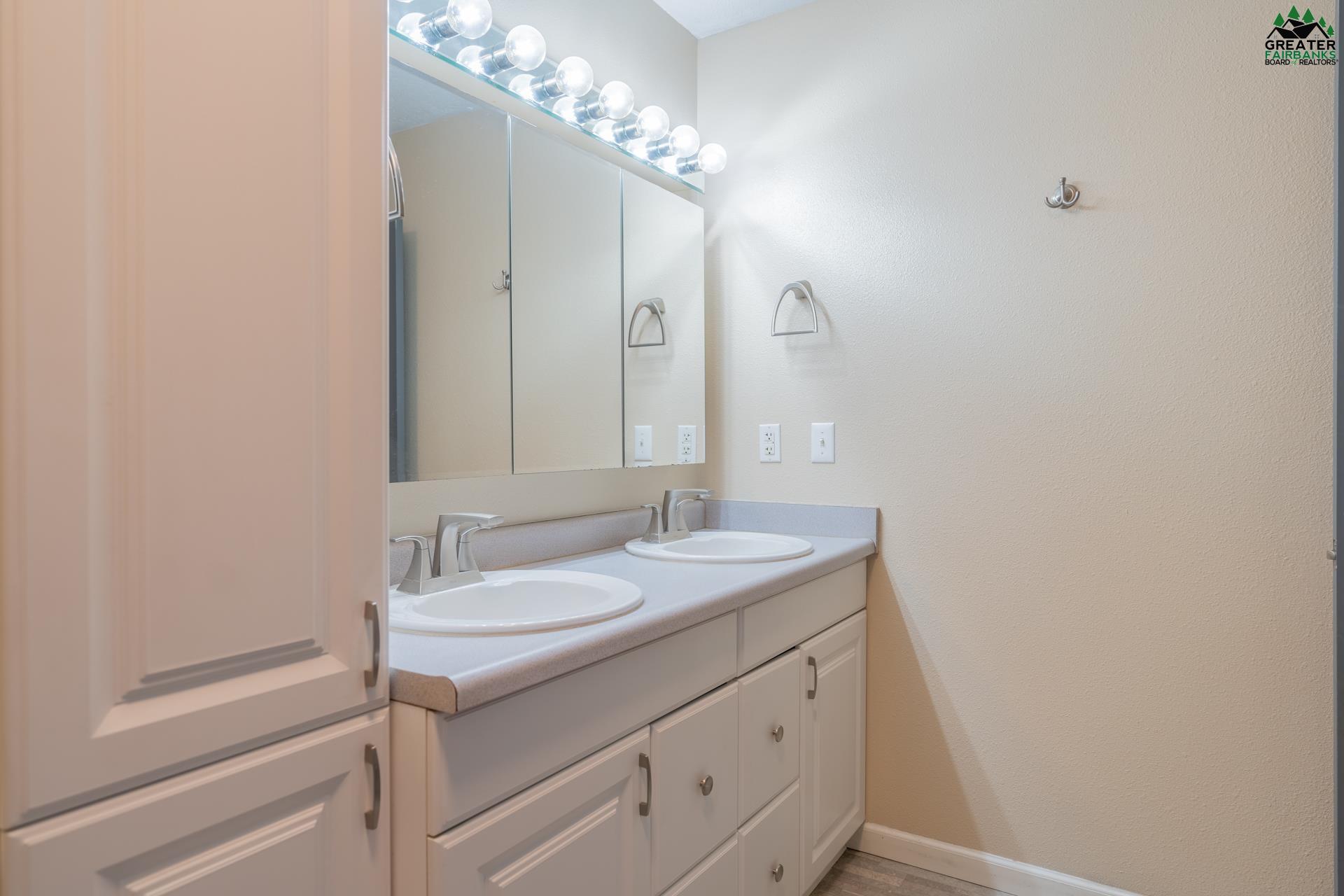 900 SHELLINGER STREET