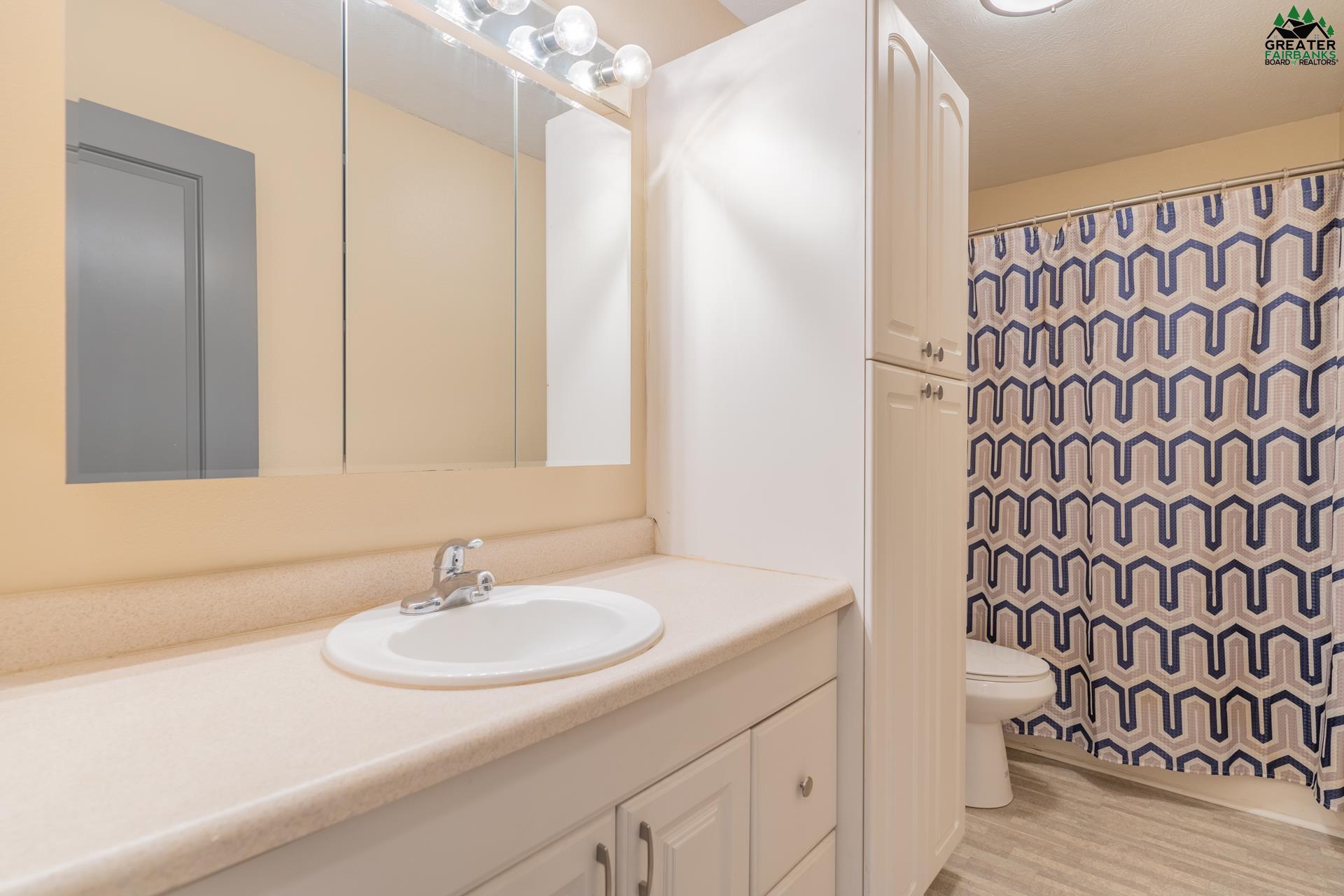 900 SHELLINGER STREET