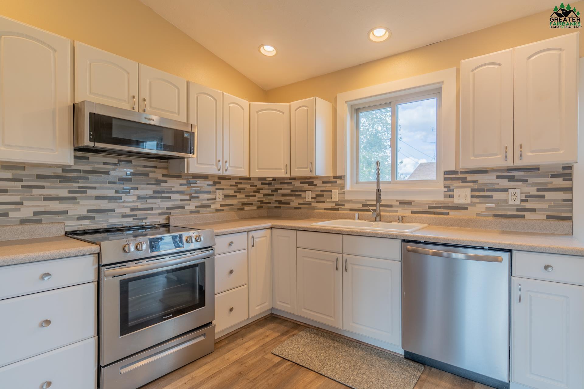 900 SHELLINGER STREET