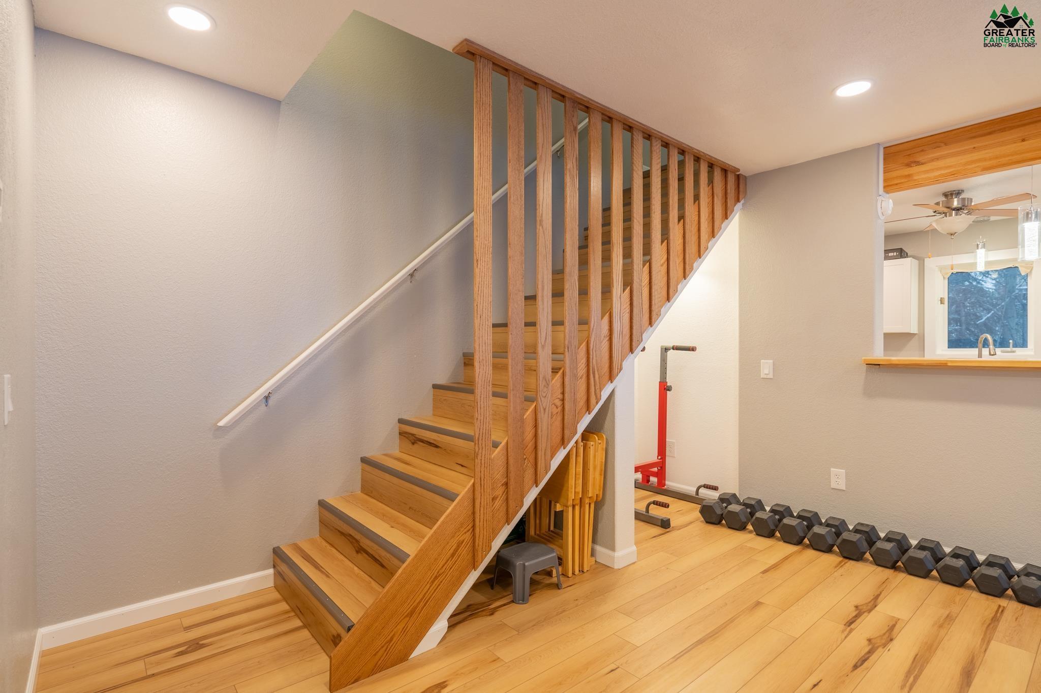 455 CARLTON DRIVE