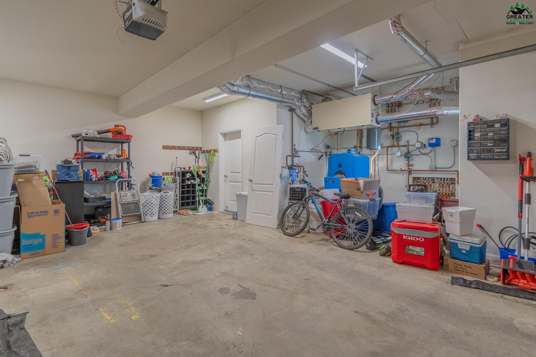 790 LAKLOEY DRIVE