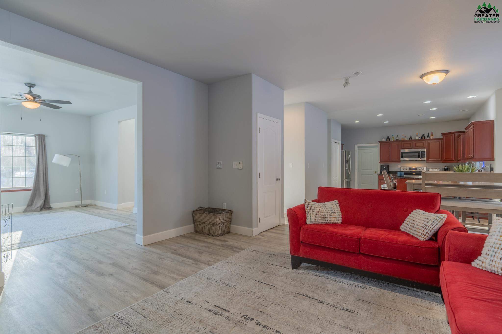 790 LAKLOEY DRIVE