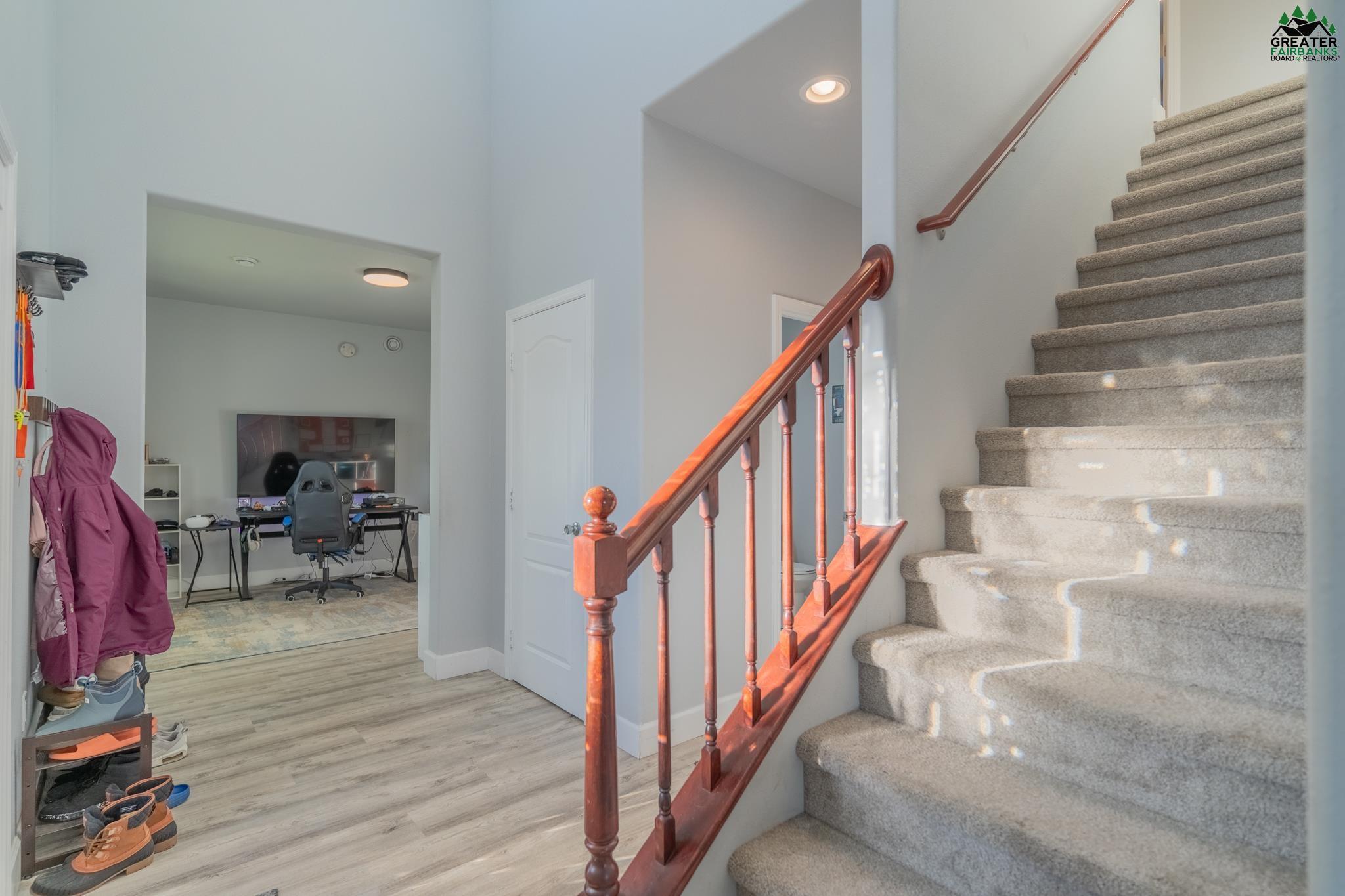 790 LAKLOEY DRIVE