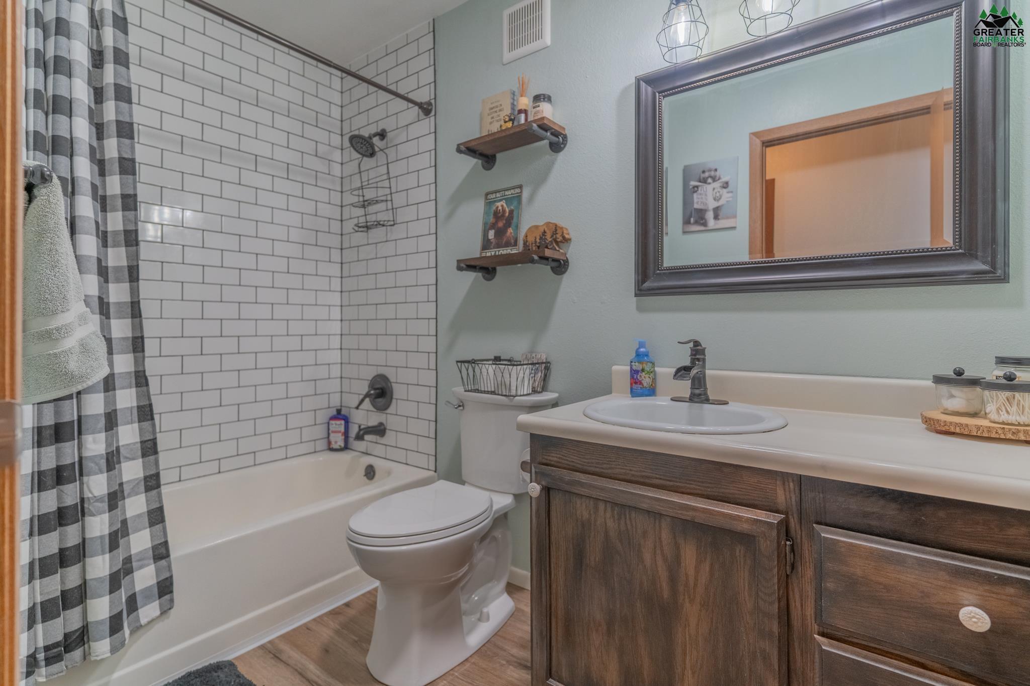 3361 FERNWOOD AVENUE