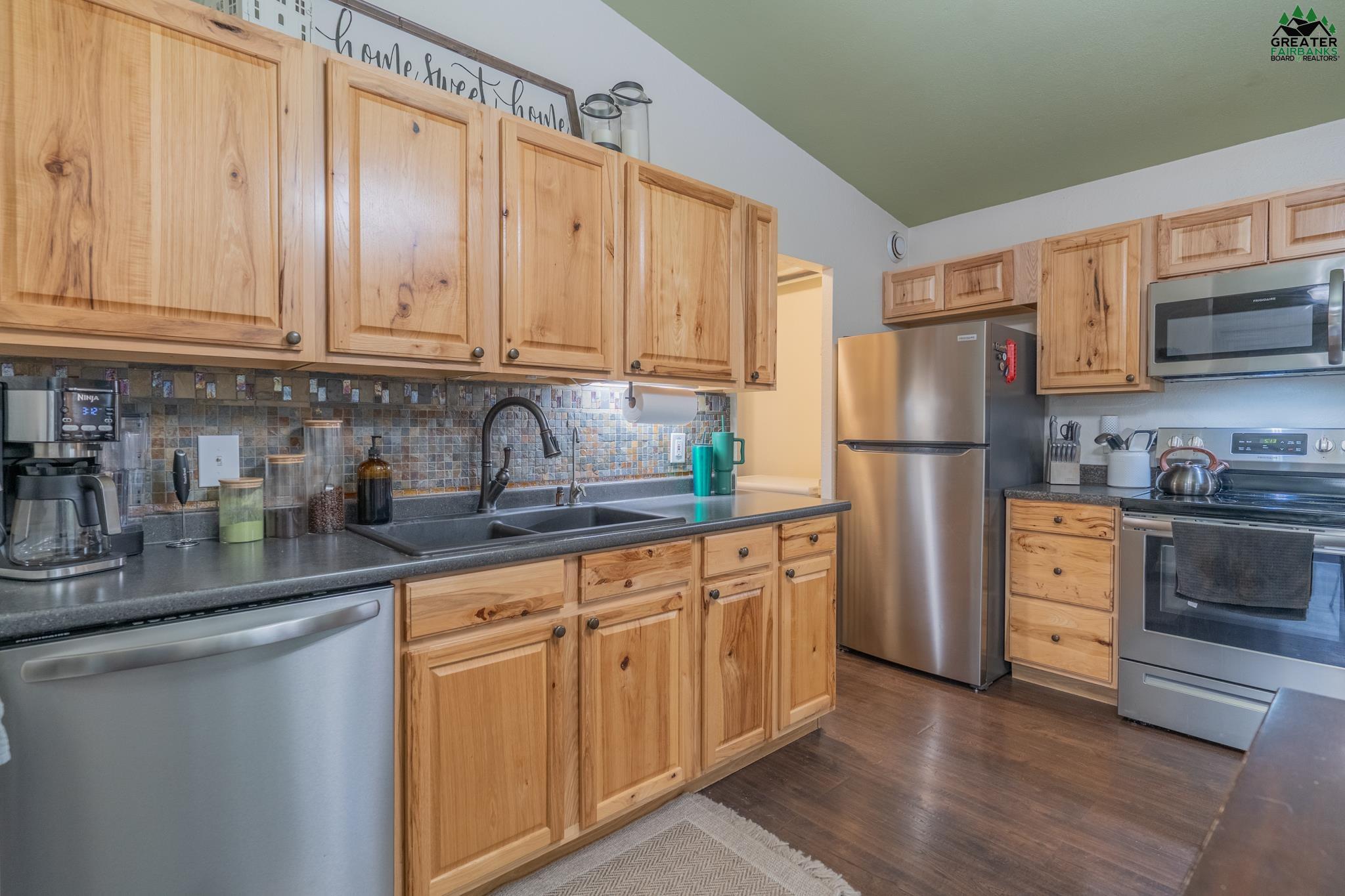 3024 TREATY STREET