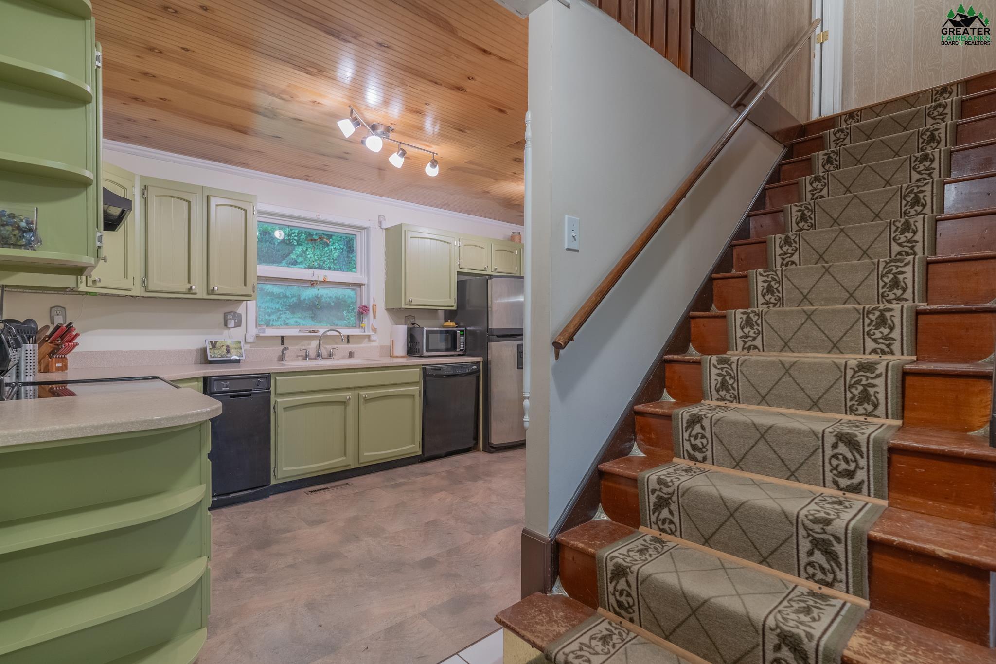 1089 VIOLET DRIVE