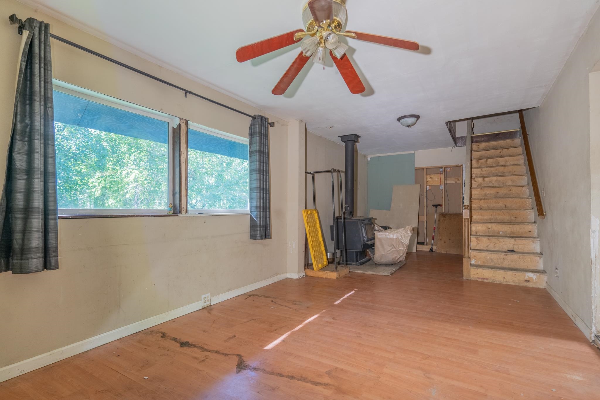 858 CRAZY HORSE WAY