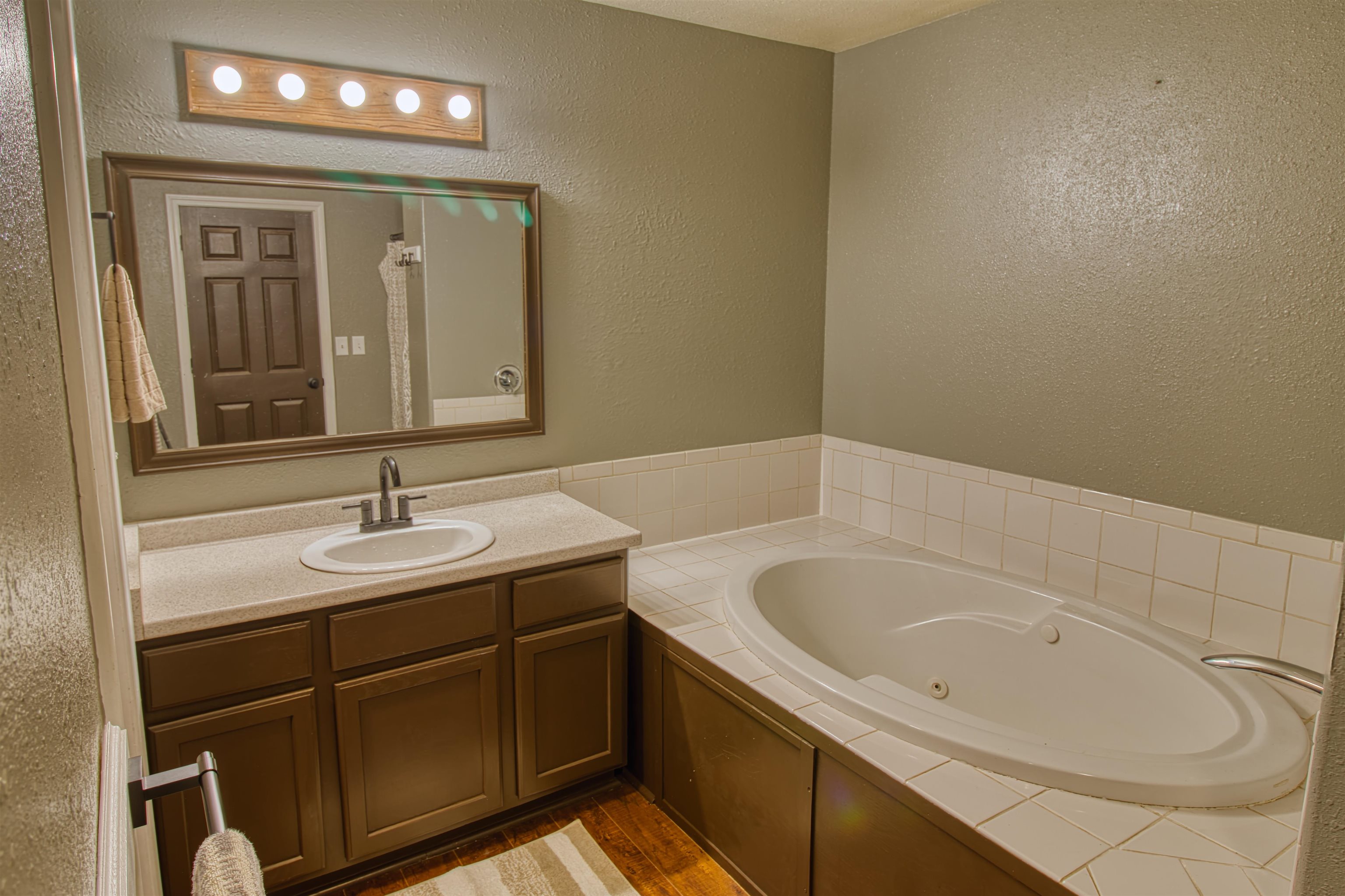 1185 CLOVERLEAF DRIVE