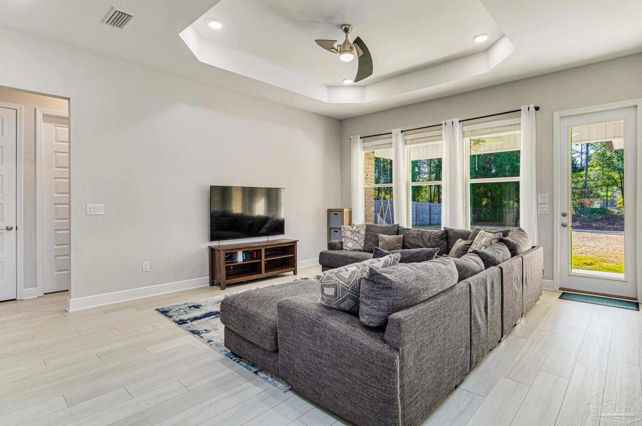 4865 Red Oak Dr