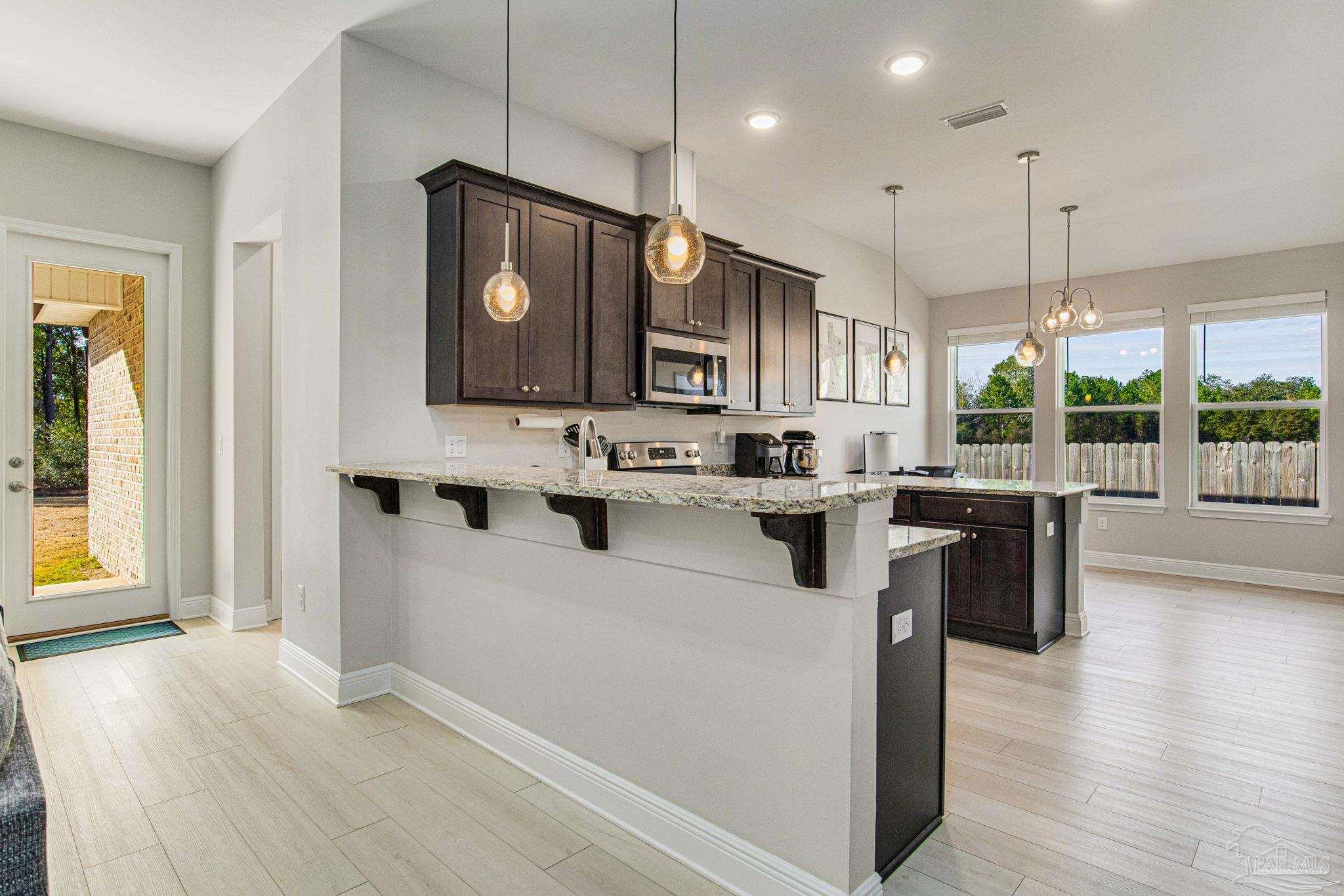 4865 Red Oak Dr