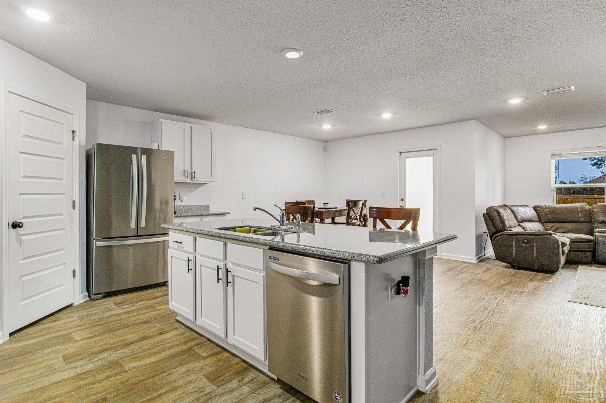 5673 Guinevere Ln
