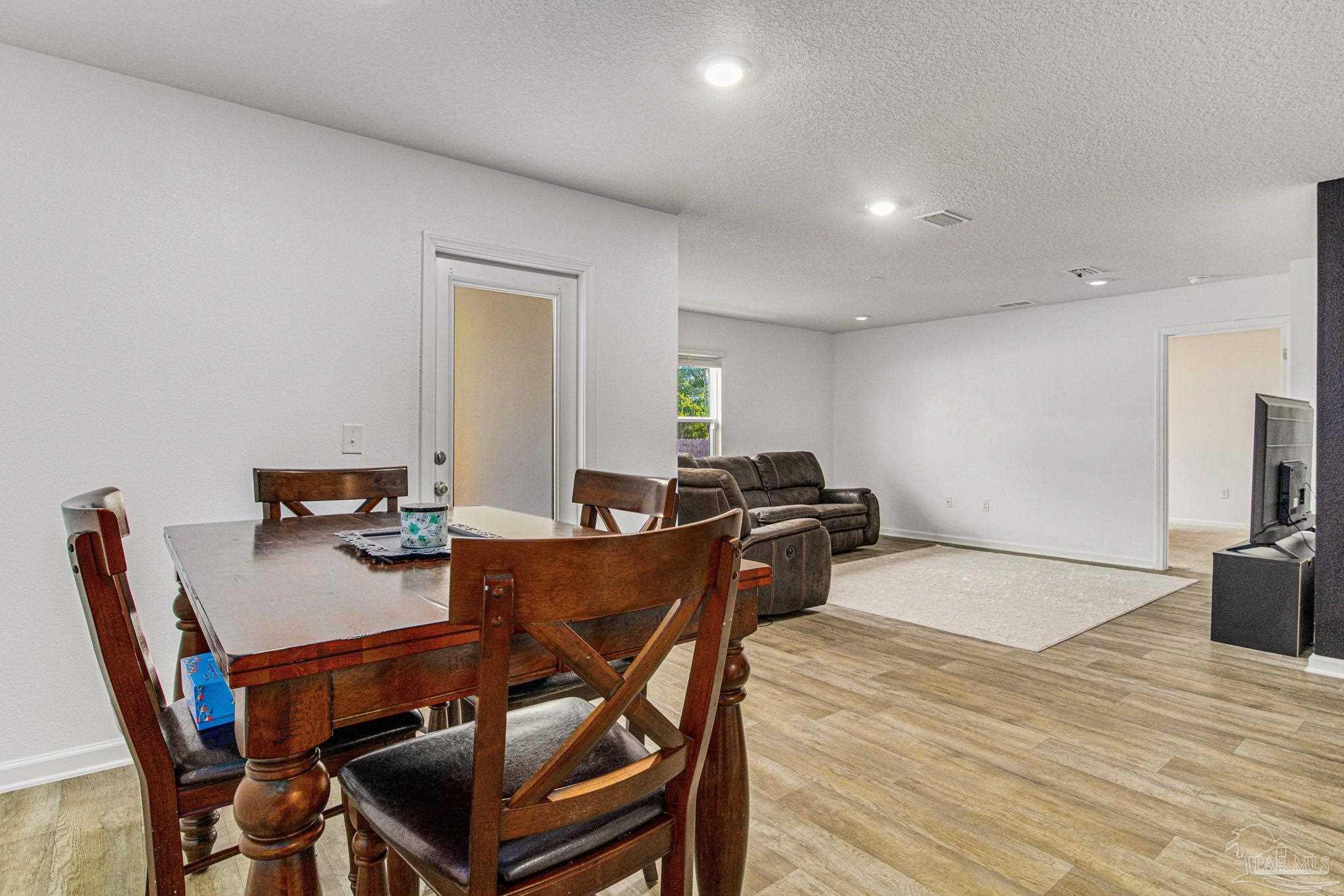 5673 Guinevere Ln