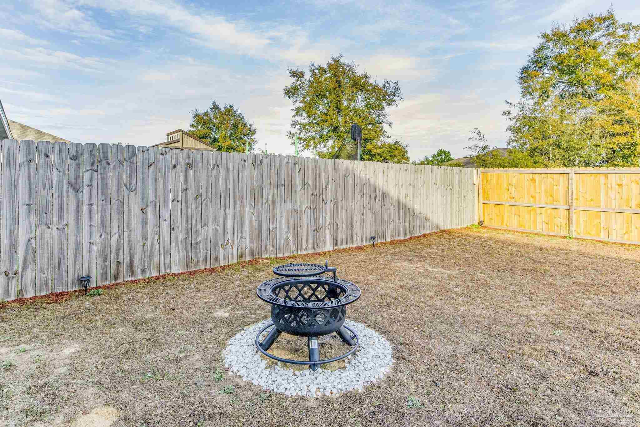 5673 Guinevere Ln