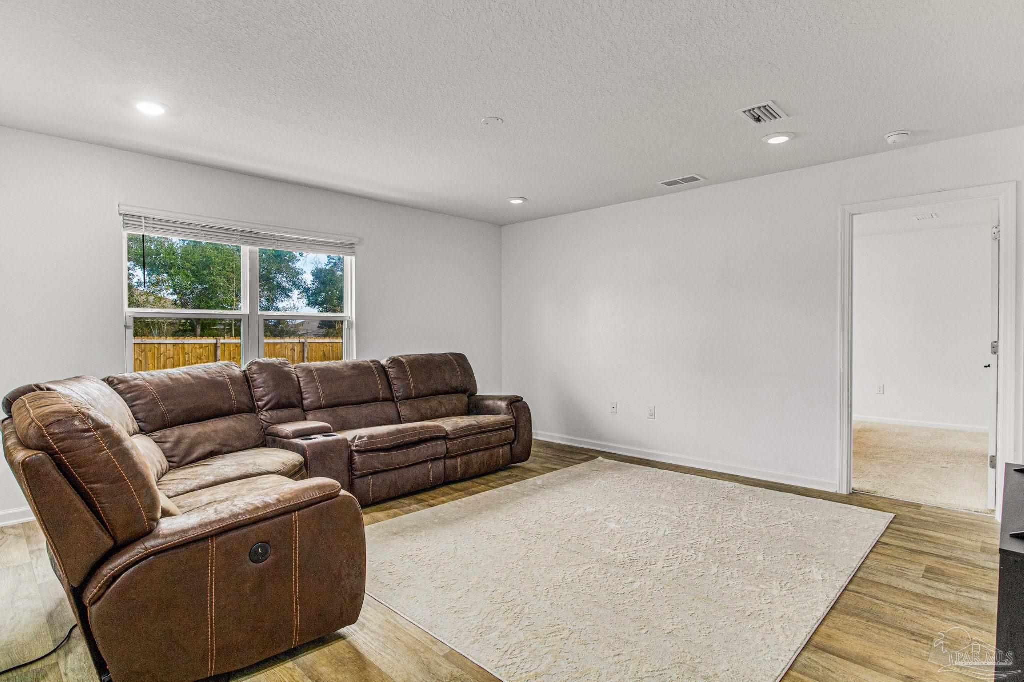 5673 Guinevere Ln