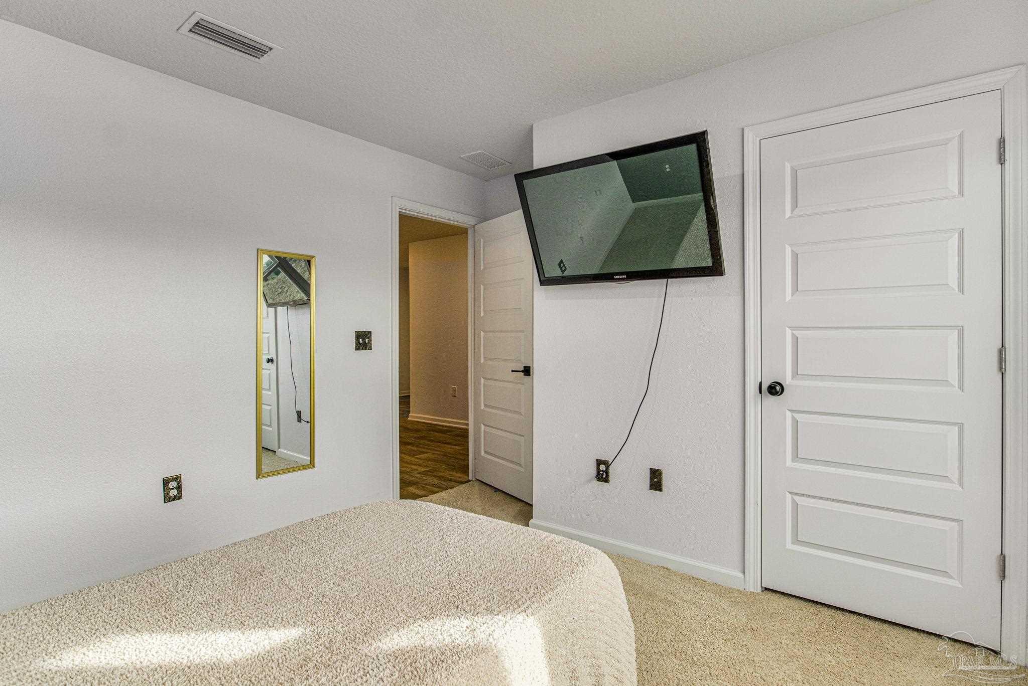 5673 Guinevere Ln