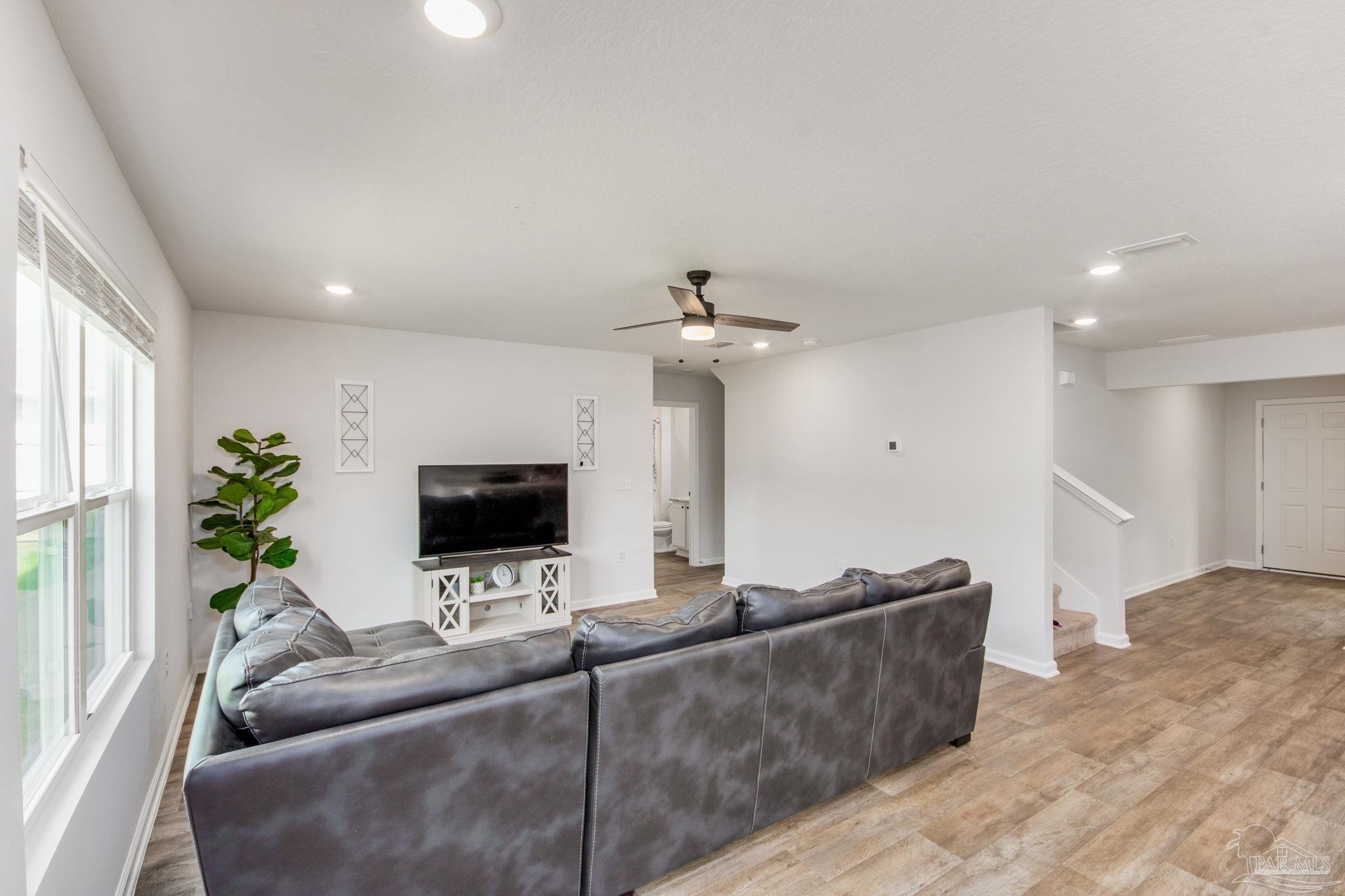10580 Queens Gate Cir