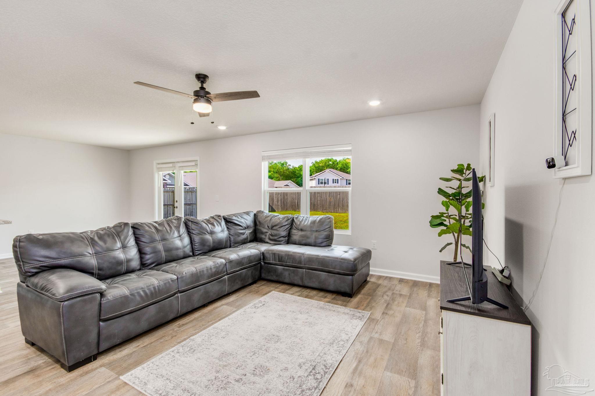 10580 Queens Gate Cir