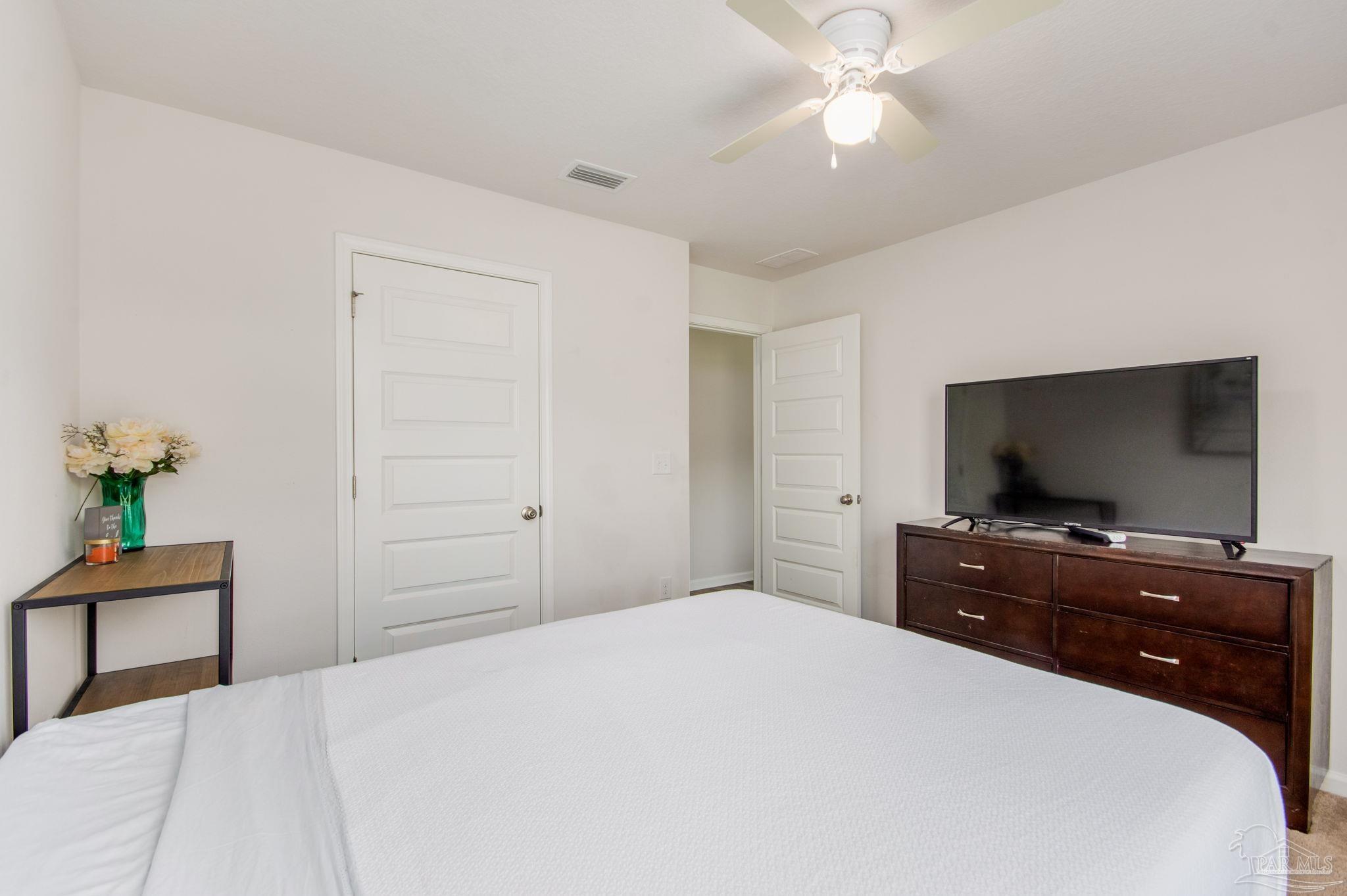 10580 Queens Gate Cir