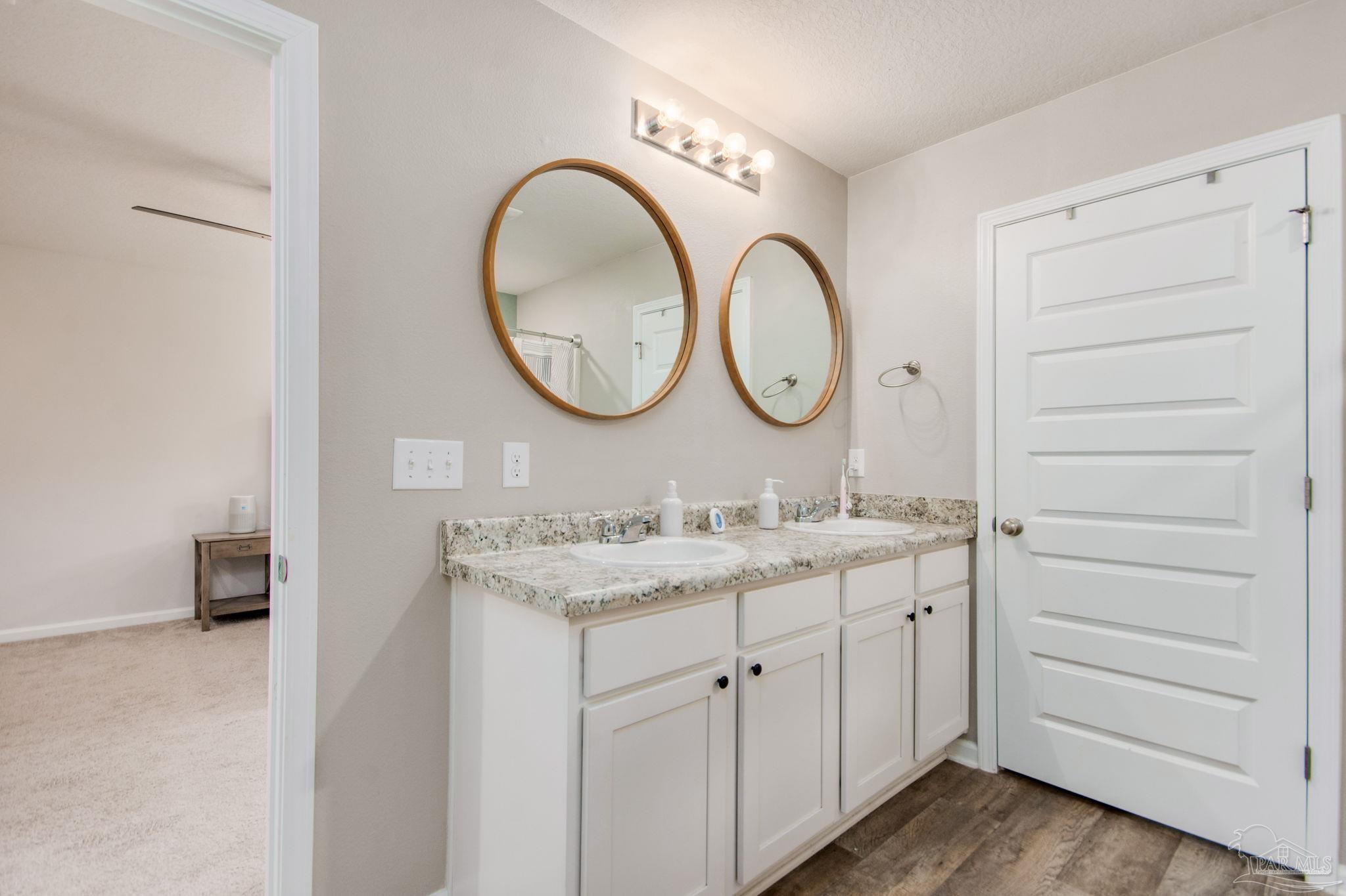 10580 Queens Gate Cir