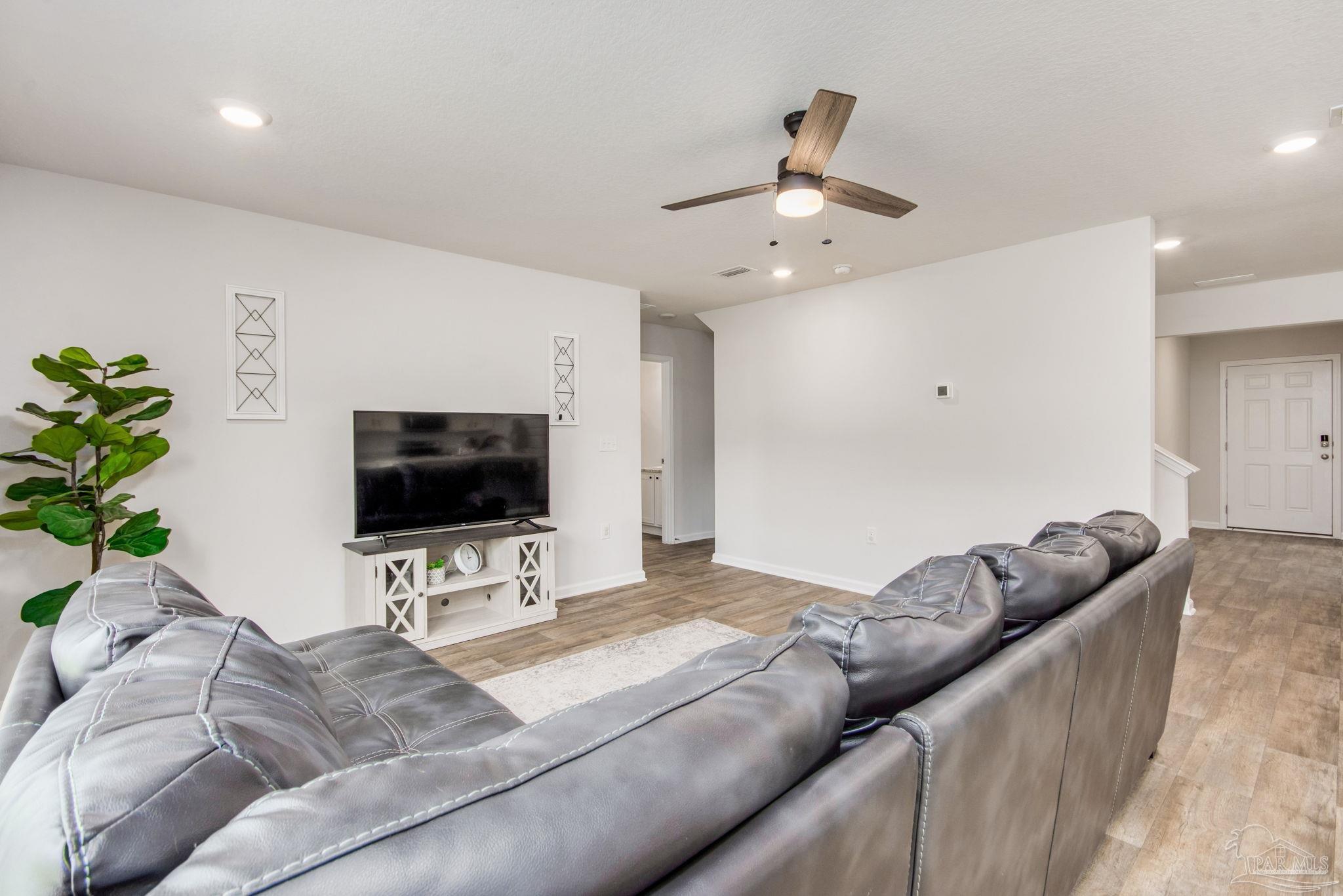 10580 Queens Gate Cir