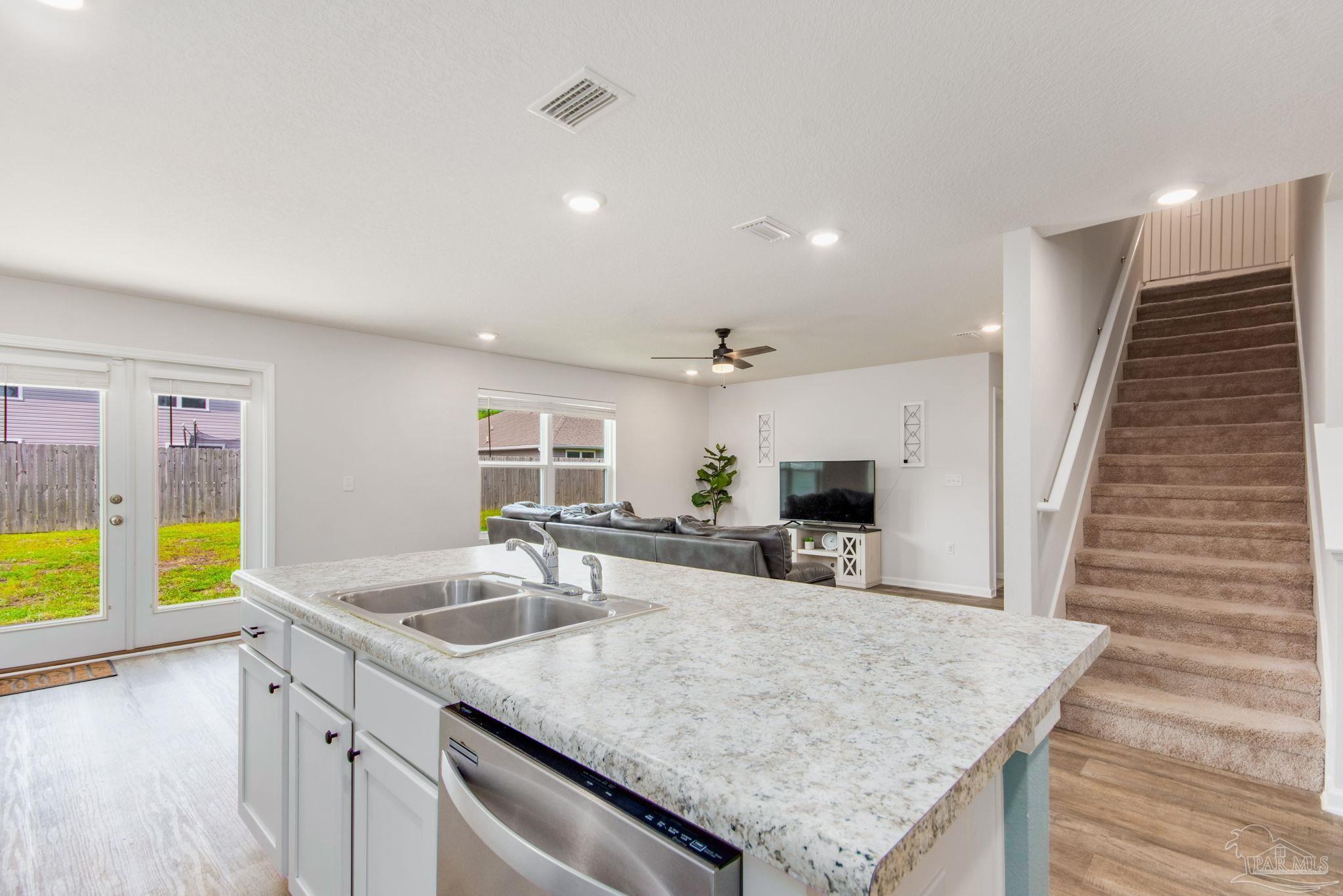 10580 Queens Gate Cir