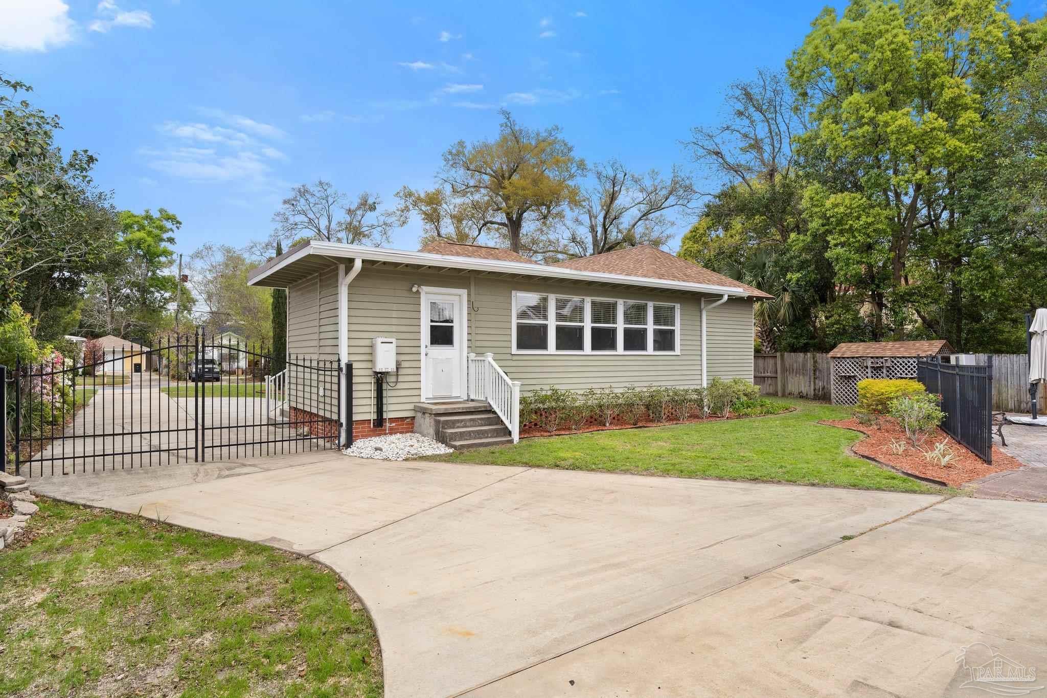 1511 E Strong St