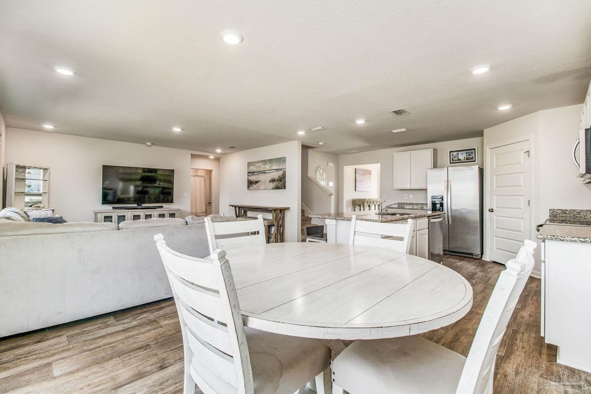 5594 Guinevere Ln
