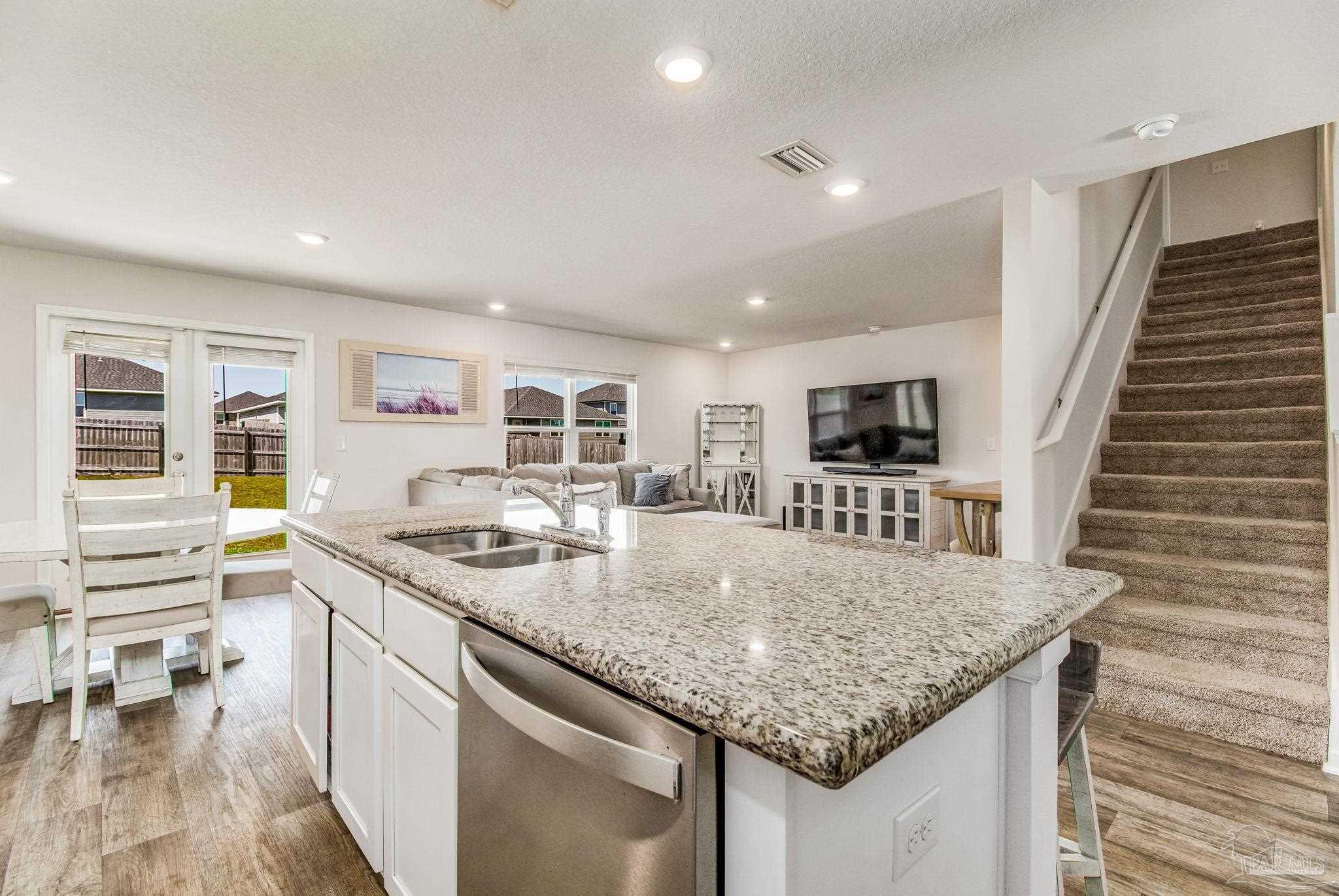 5594 Guinevere Ln