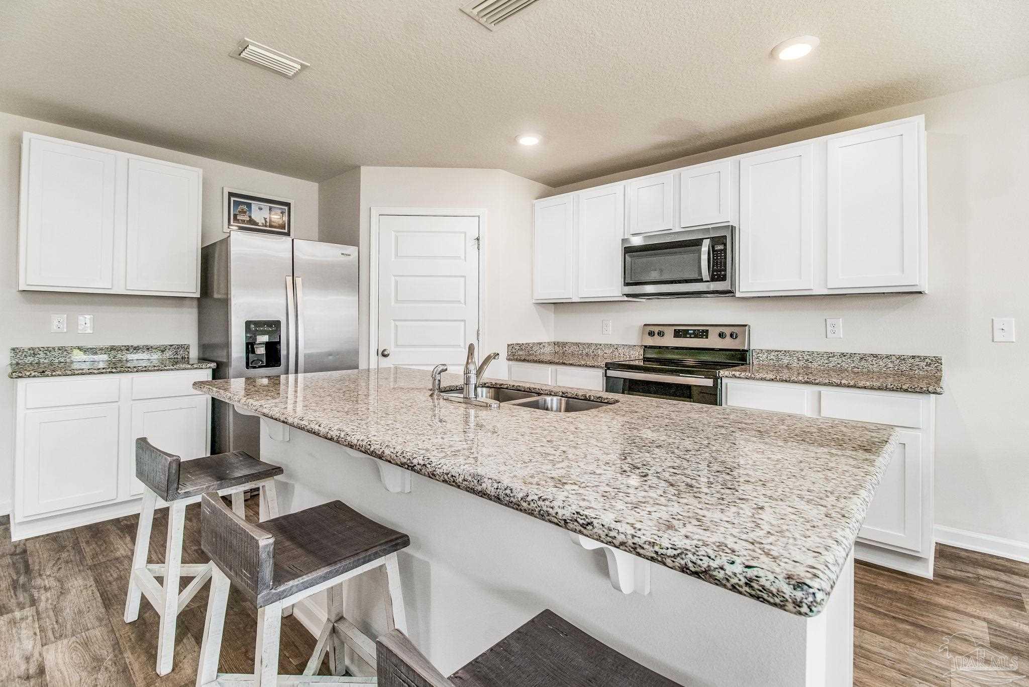 5594 Guinevere Ln