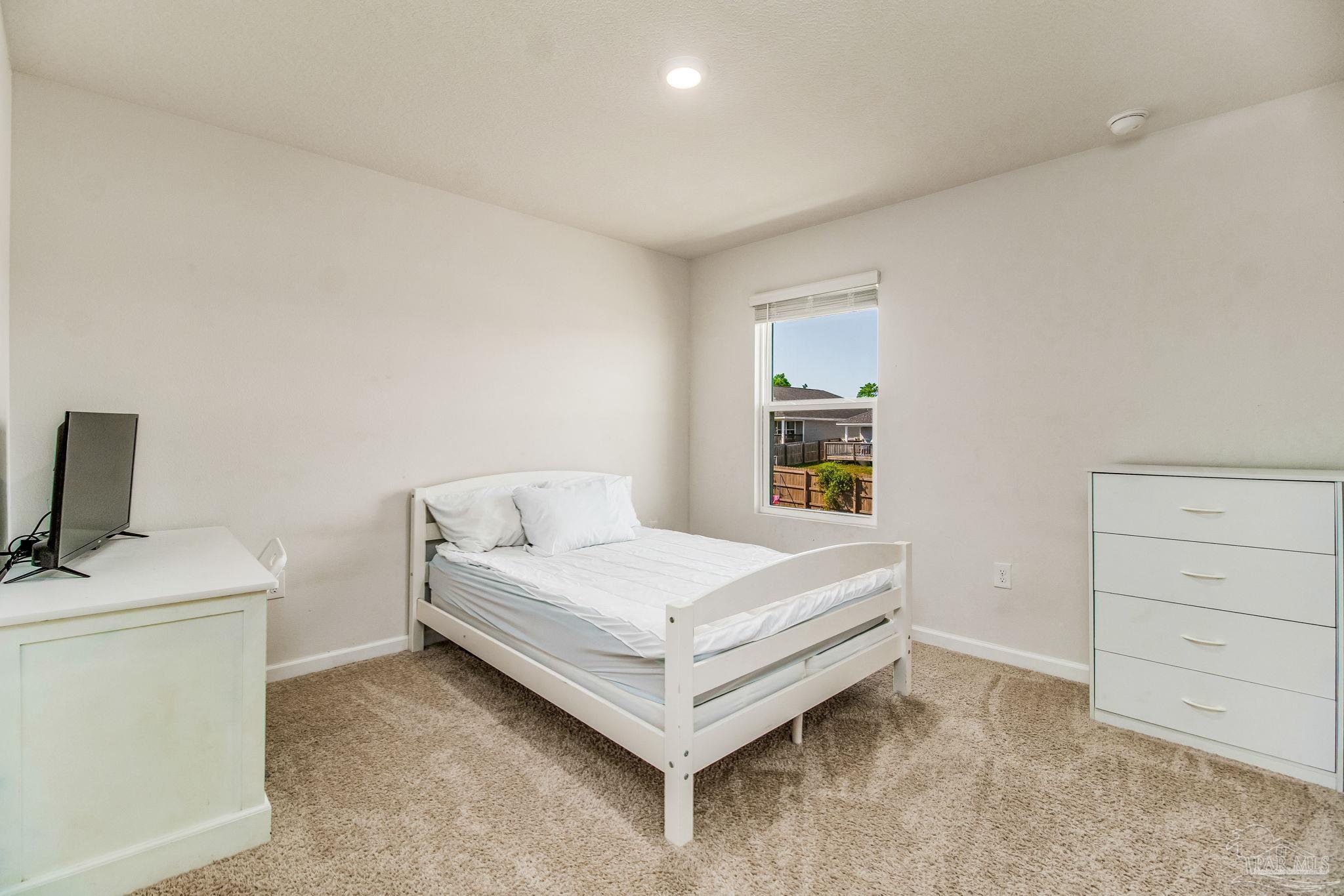 5594 Guinevere Ln