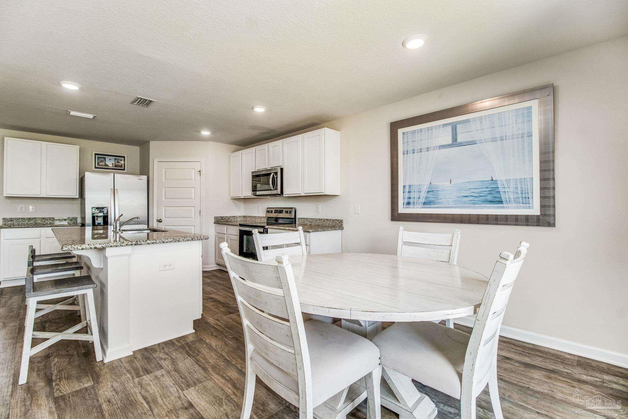 5594 Guinevere Ln