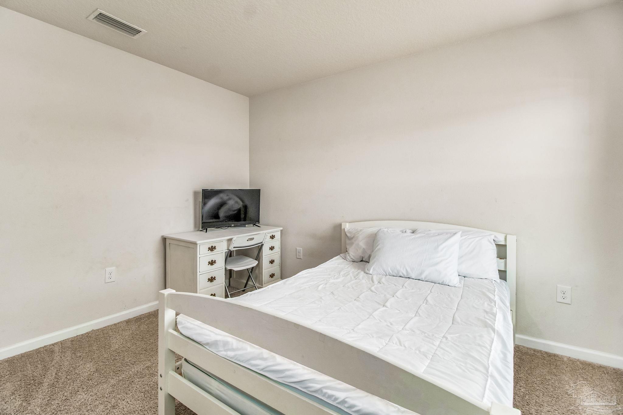 5594 Guinevere Ln