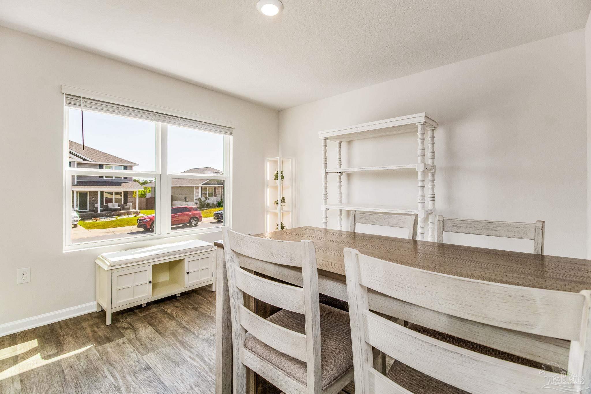 5594 Guinevere Ln