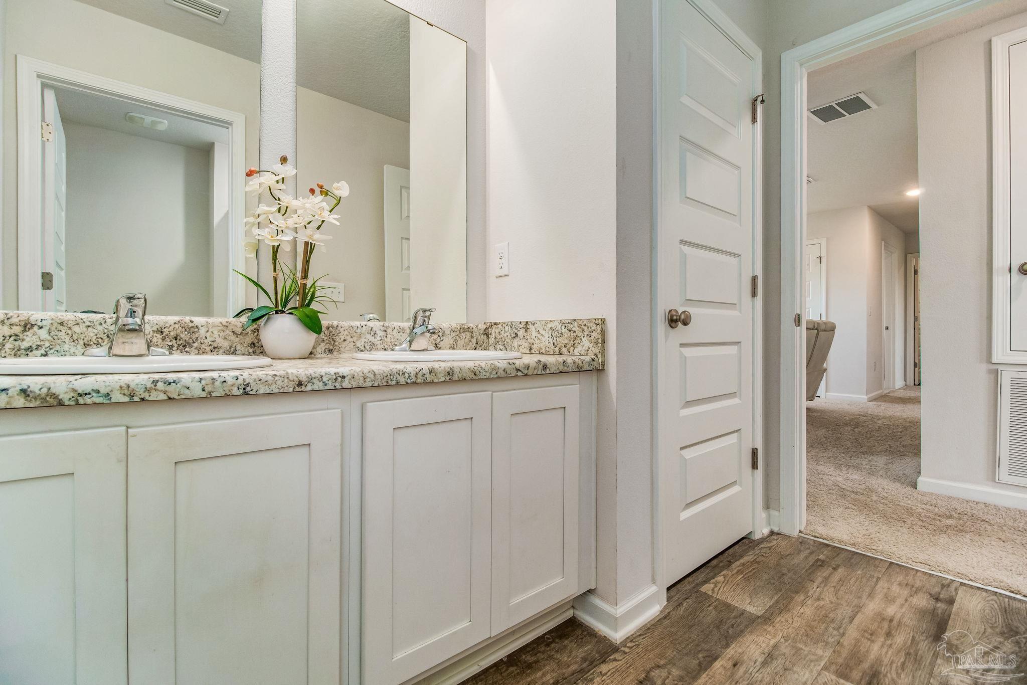 5594 Guinevere Ln