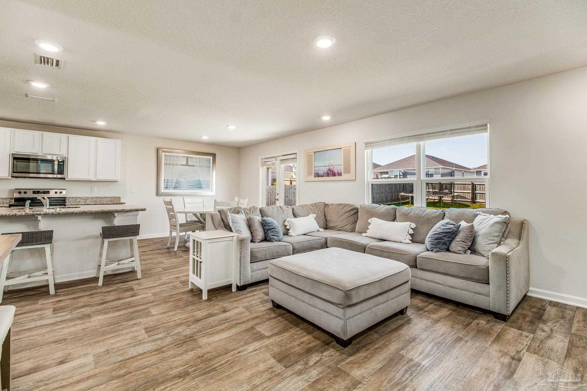 5594 Guinevere Ln
