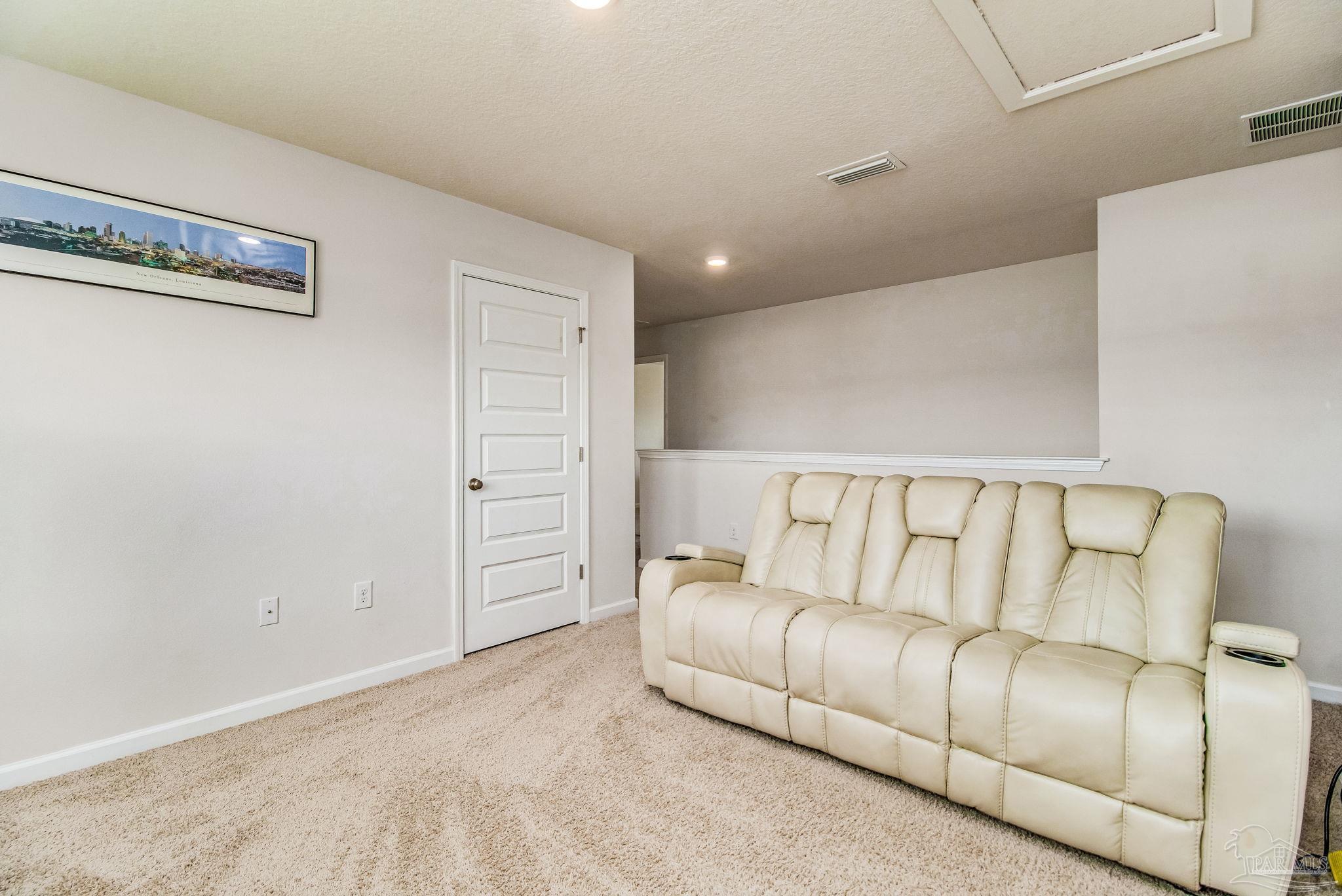 5594 Guinevere Ln