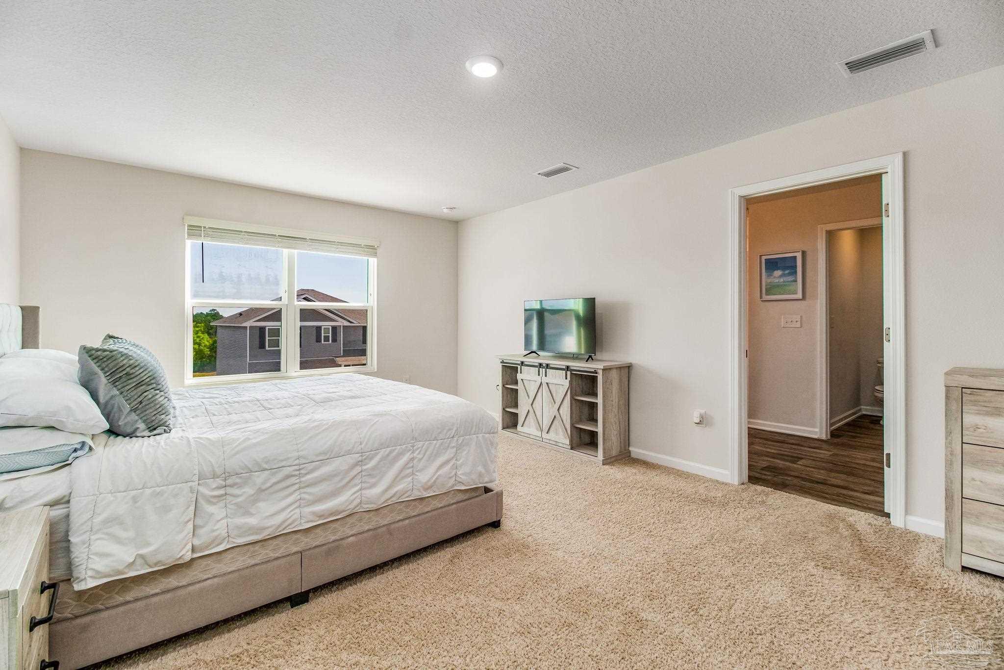 5594 Guinevere Ln