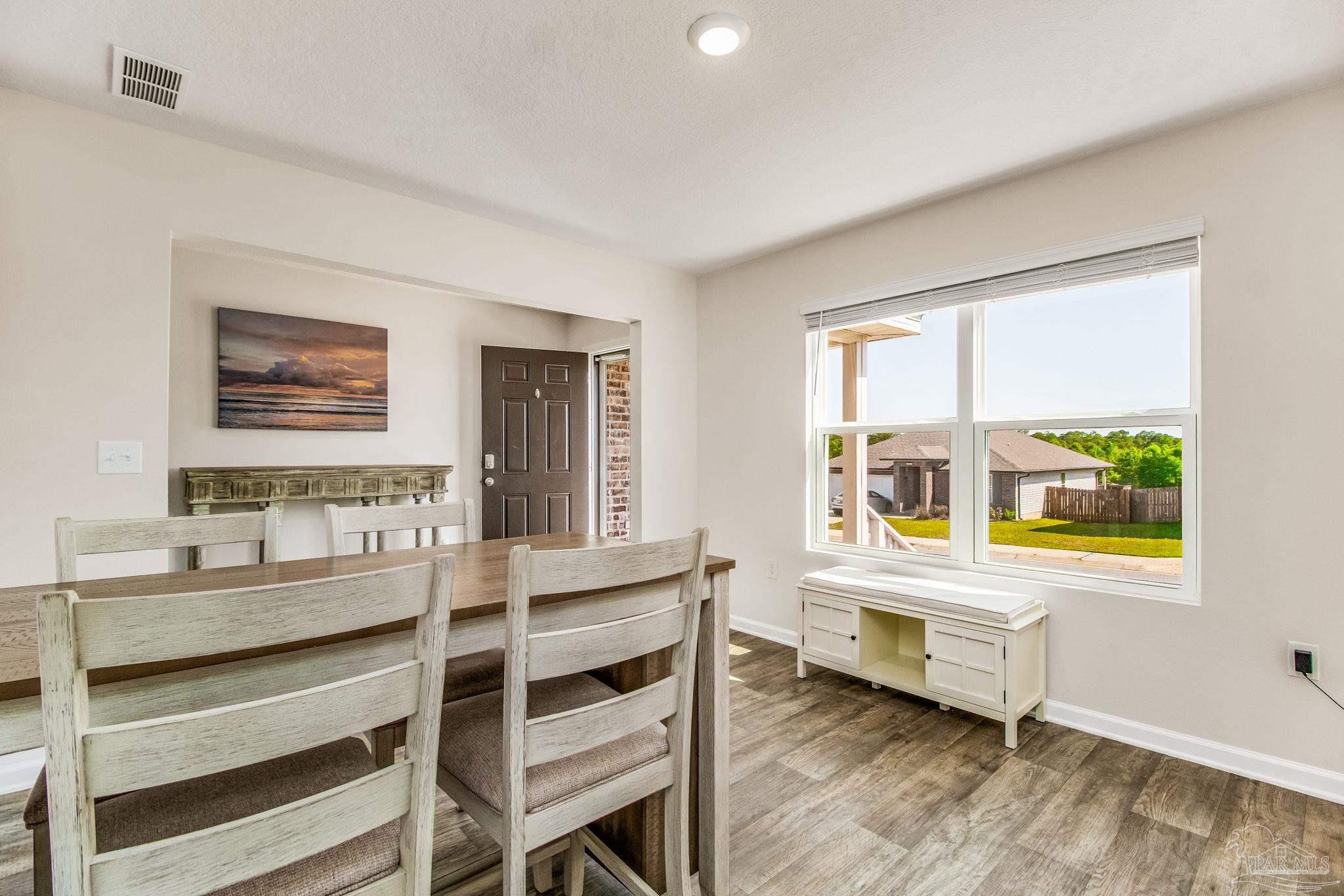5594 Guinevere Ln