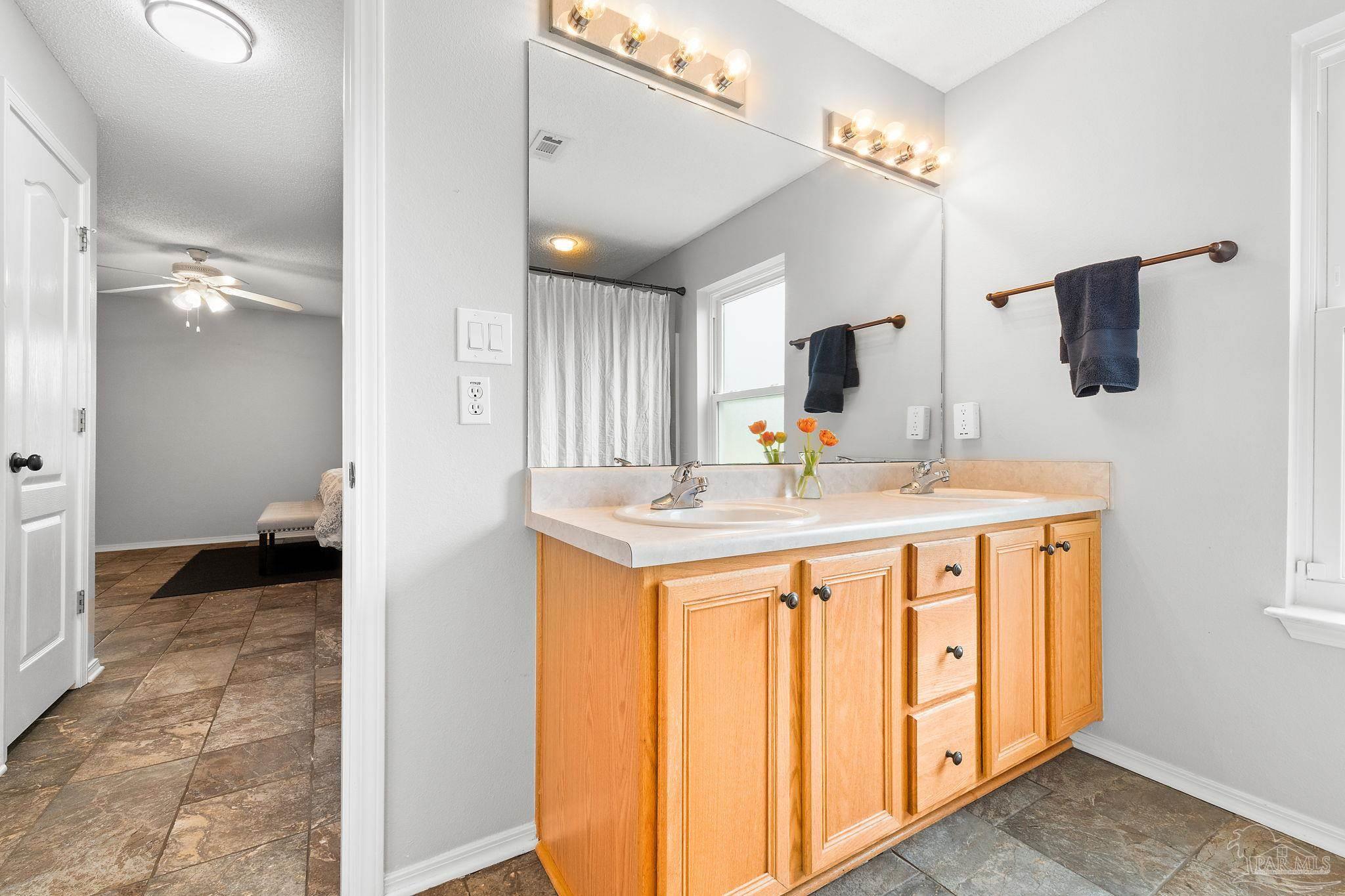 1400 Cacao Ln