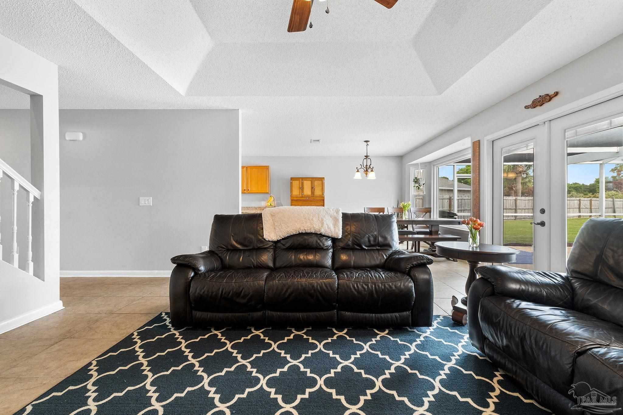 1400 Cacao Ln