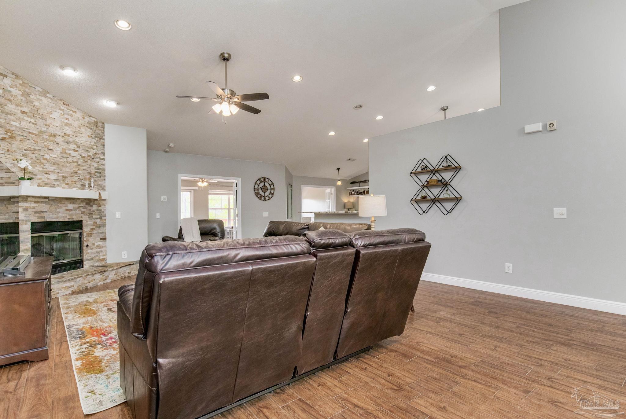 5574 Colinas Verde Dr