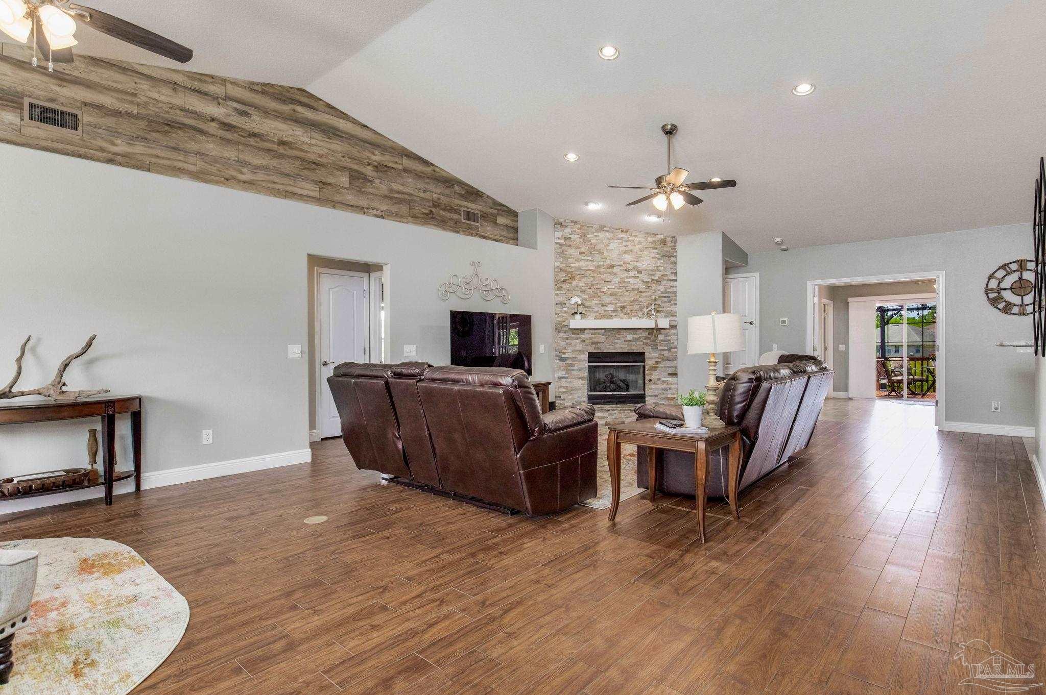 5574 Colinas Verde Dr