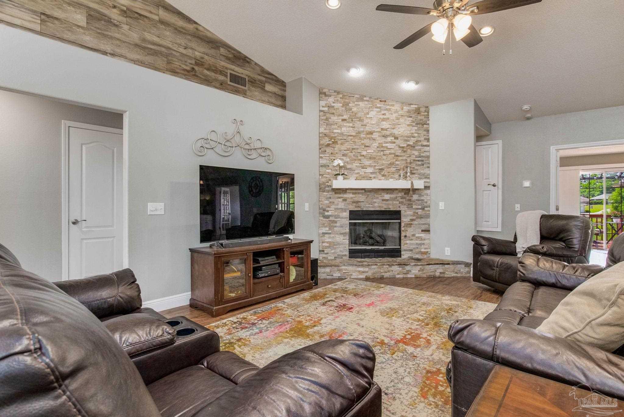 5574 Colinas Verde Dr