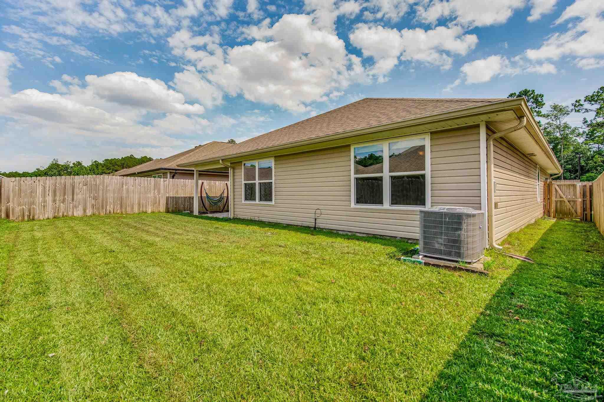 10576 Queens Gate Cir
